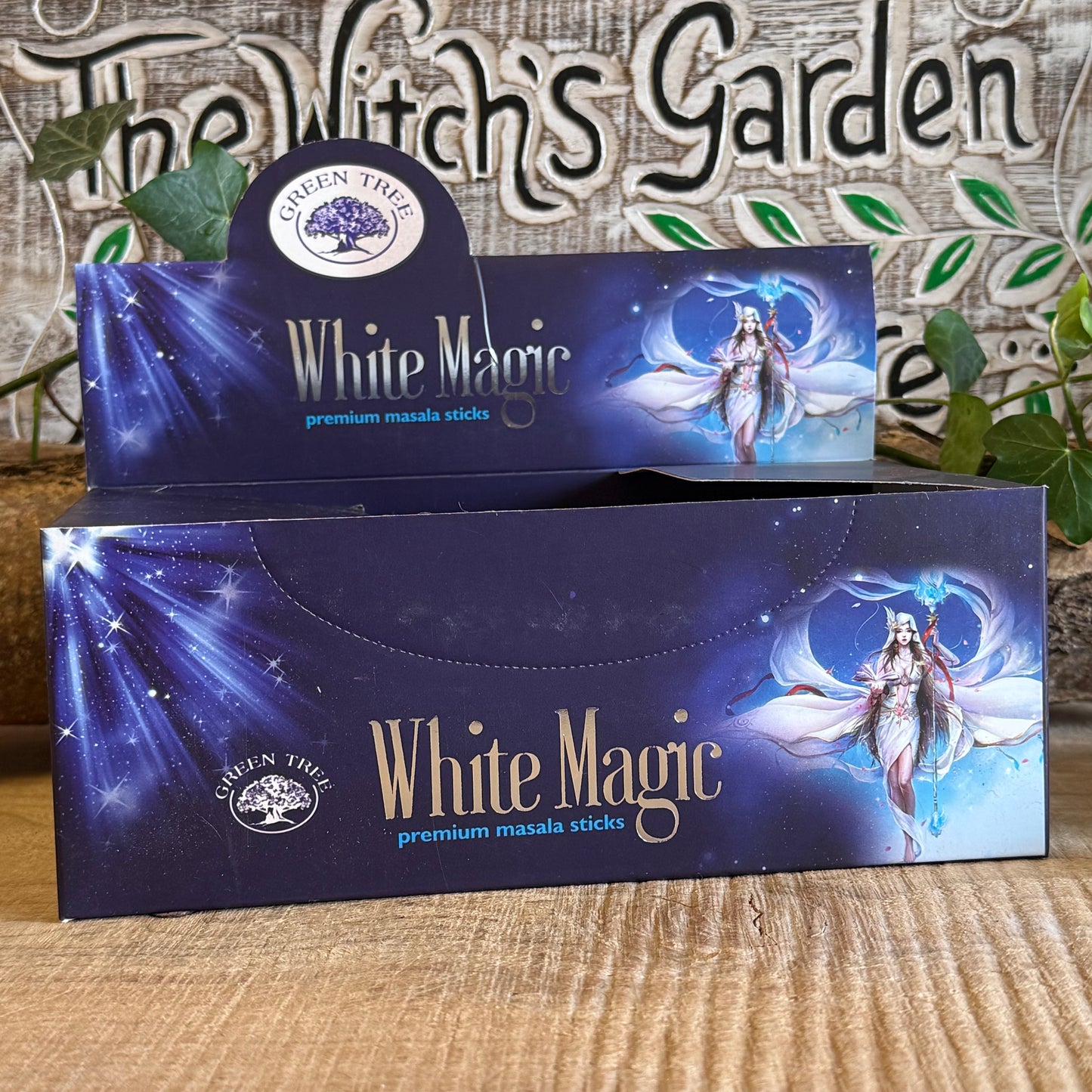 Green Tree White Magic Incense Sticks – Enchanting Floral Aroma
Step into a world of mysticism with Green Tree's White Magic Incense Sticks – a delicate blend of floral and resinous notes designed to awaken your inner goddess. Each stick is lovingly hand-rolled using the time-honoured Masala method, creating a pure and potent fragrance ideal for spiritual rituals, meditation, or simply elevating your sacred space.
Crafted with ethically sourced botanicals, blossoms, and resins, this incense carries a soft