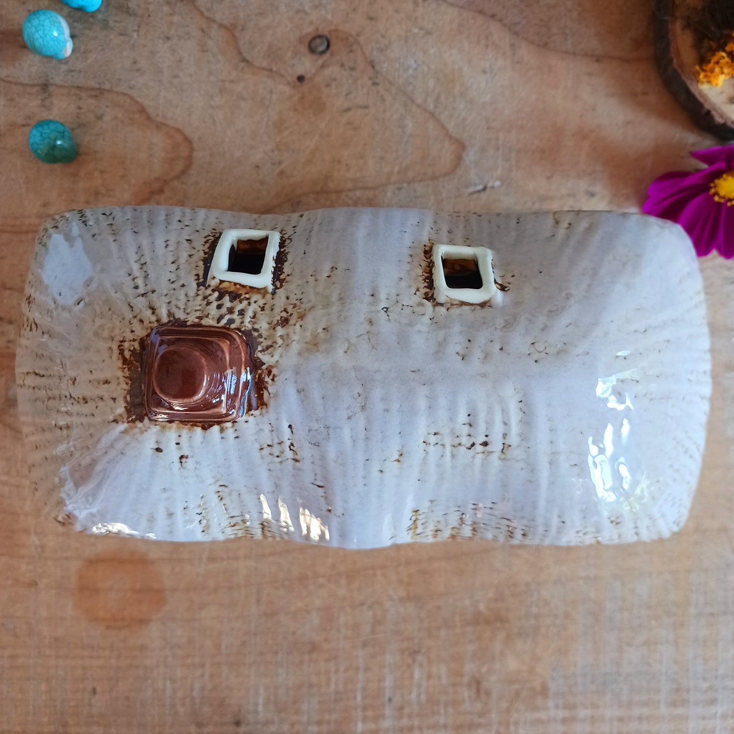 Illuminate your home with the charming Red Lion Pub Tealight Holder from the Village Pottery Collection. Crafted from quality ceramic, this delightful tealight holder adds warmth and character to any space. Perfect for creating your own enchanting village scene, it’s both a functional tealight holder and a decorative ornament.