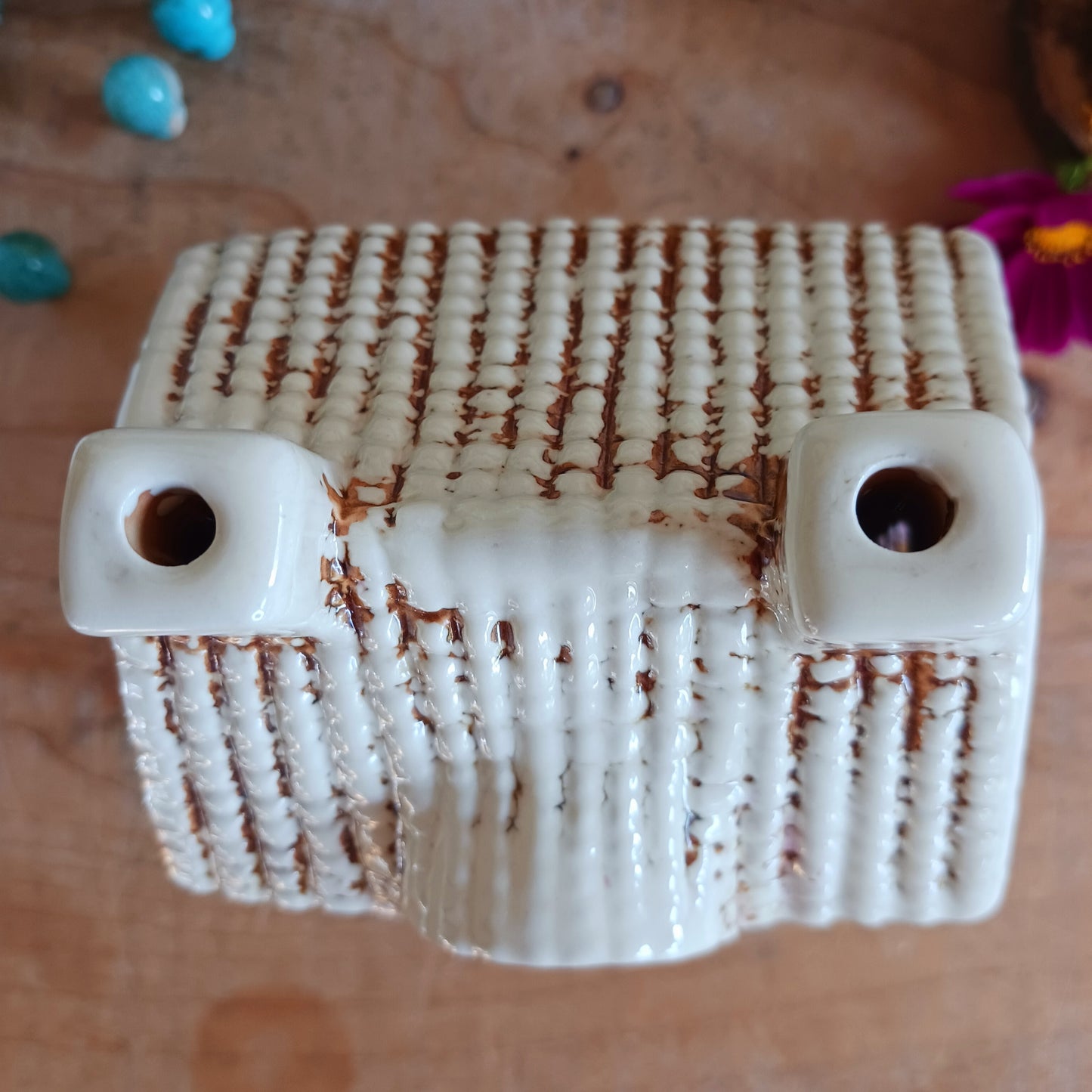 Illuminate your home with the charming Village Pottery Café Tealight Holder. Handcrafted with a rustic pink finish, this cosy piece adds warmth and ambience to any room. Perfect for tealights or simply as a decorative ornament, it’s a delightful addition to shelves, windowsills, or coffee tables. Pair with other pieces from the Village Pottery Collection to create your own quaint, decorative village.