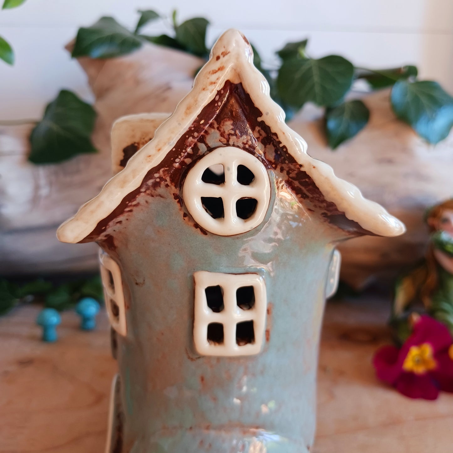 so has a chimney so it can also be used to burn incense cones. It makes a really attractive ornament, tea light holder or incense burner, and is an ideal gift that will be sure to make someones day.
