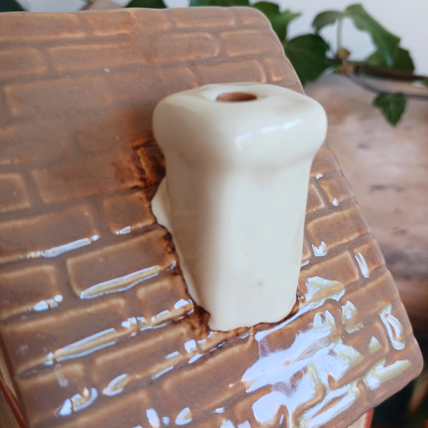 A lantern-lit refuge upon an enchanted street, the Tudor Ship Inn glows with the warmth of stories carried on twilight air. This Shudehill Village Pottery tealight house is crafted from ceramic, its windows flickering with candlelight like a haven for wandering souls.