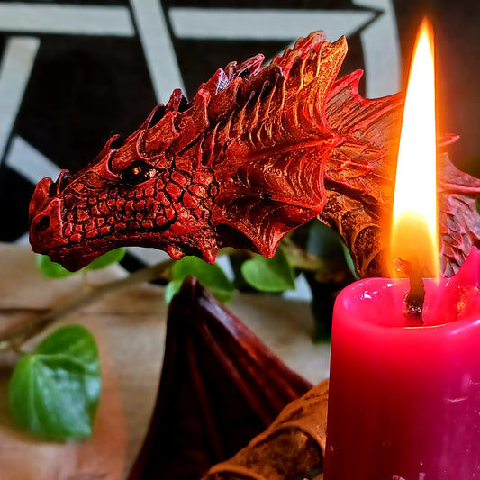 Bring a touch of dark fantasy and gothic romance to your home with this stunning Anne Stokes Dragon Heart Candle Holder, created by world-famous fantasy artist Anne Stokes and expertly crafted in resin by fantasy specialists Nemesis Now.