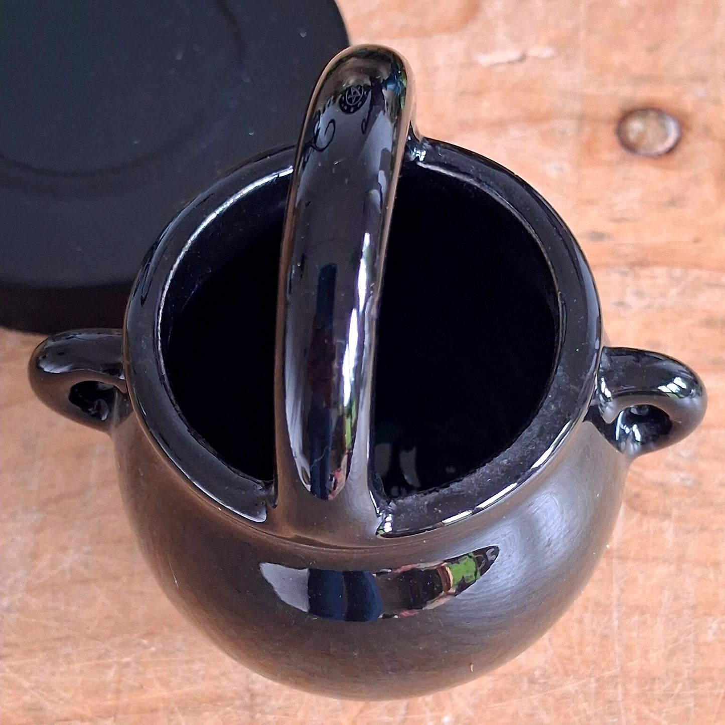 This unique hanging caudron oil burner is a fun and unique way to fragrance the home. Recommended for use with fragrance oil diluted with water, this cute little hanging Black Cauldron Oil Burner comes on a stand and can also be used with wax melts.