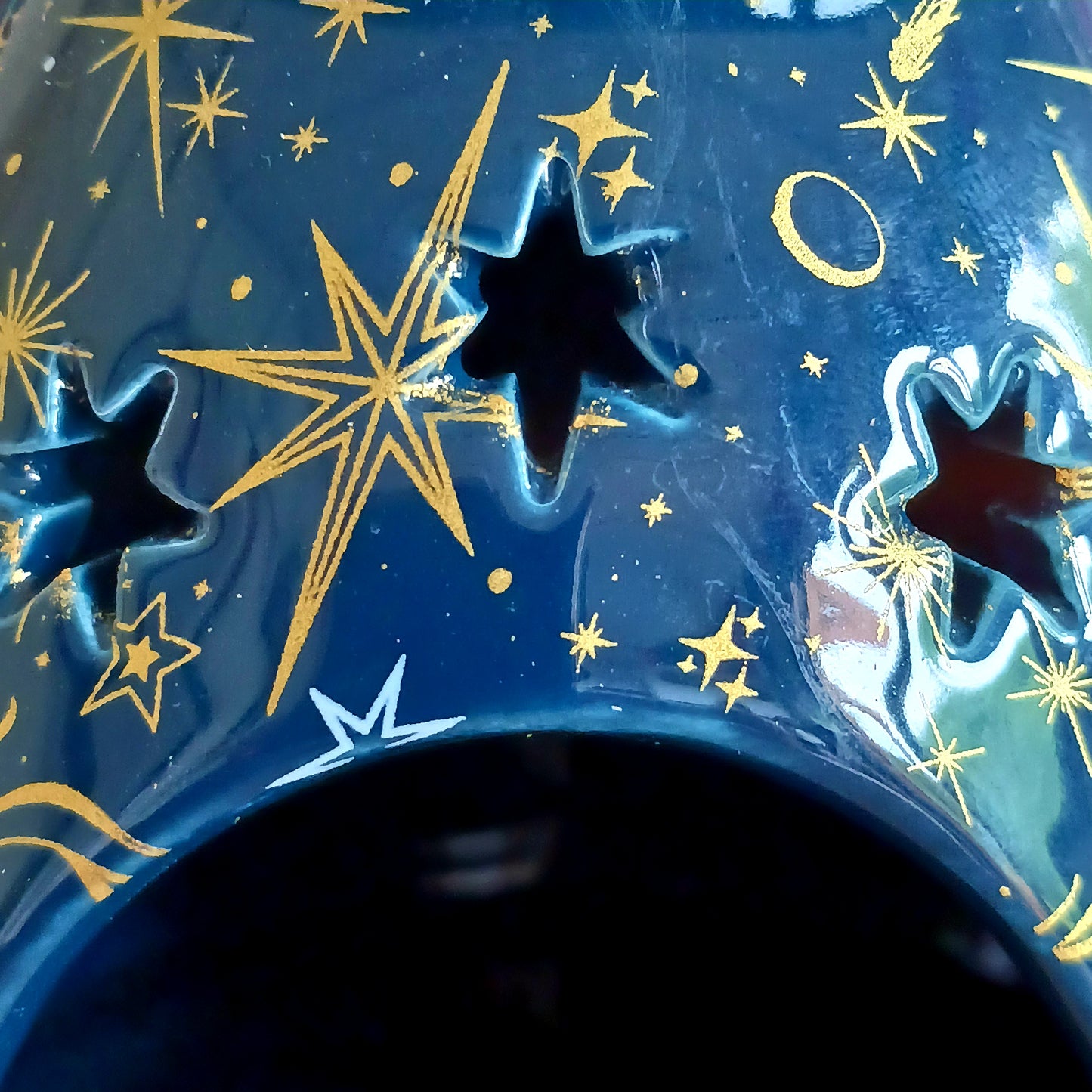 Bring a touch of celestial magic to your space with our beautifully designed ceramic oil burner and wax warmer. Featuring a captivating starry night pattern, this piece casts a warm, dreamy glow while melting wax melts or diffusing fragrance oils. Perfect for Christmas or year-round décor, it creates an inviting atmosphere in any room.