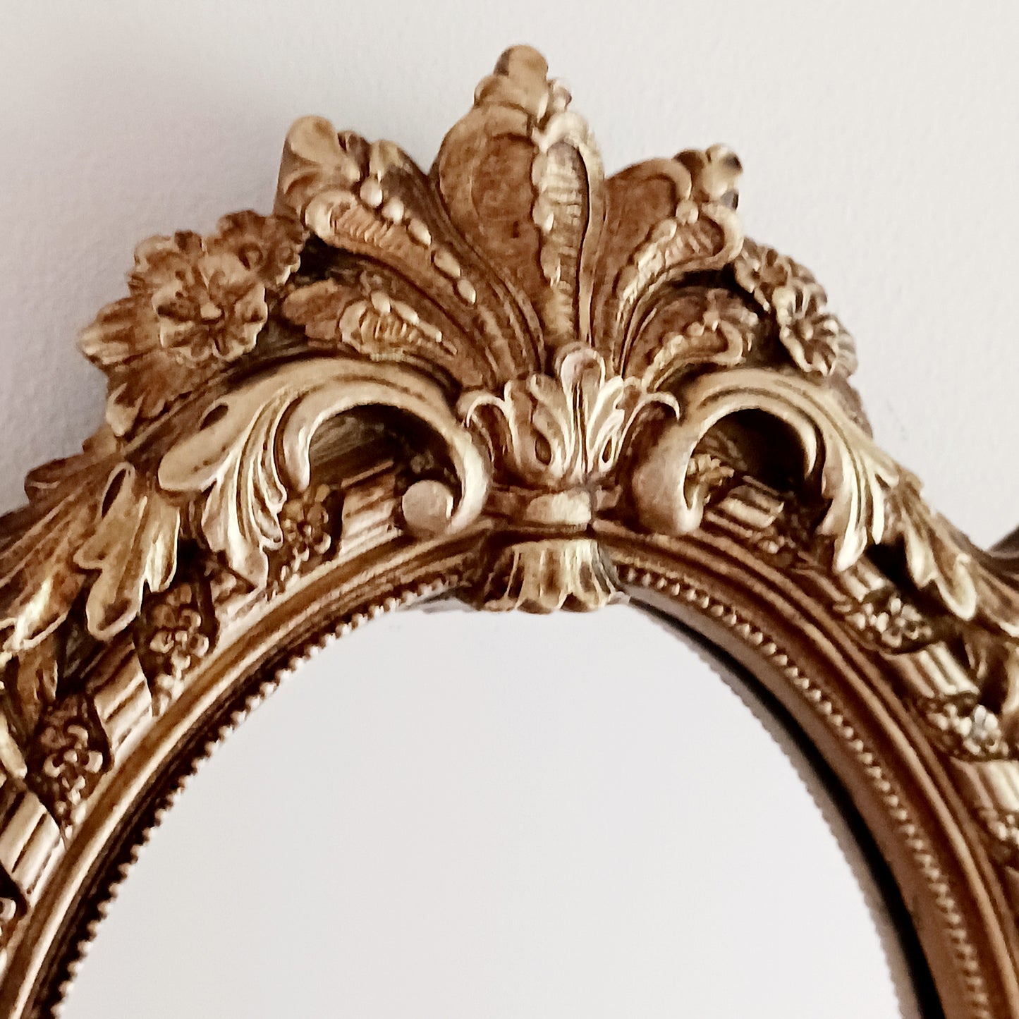 Crafted with meticulous attention to detail, this stunning mirror features a realistically designed black raven in flight, exquisitely nestled within an opulent gold baroque frame.