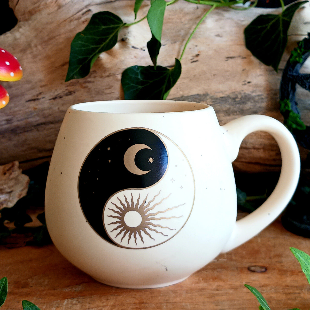 Bring a sense of harmony and balance to your daily rituals with this beautiful Yin Yang Sun and Moon Mug. Featuring a serene Yin and Yang design incorporating the sun and crescent moon, this elegant mug symbolises the balance between light and dark, day and night, and opposing energies.