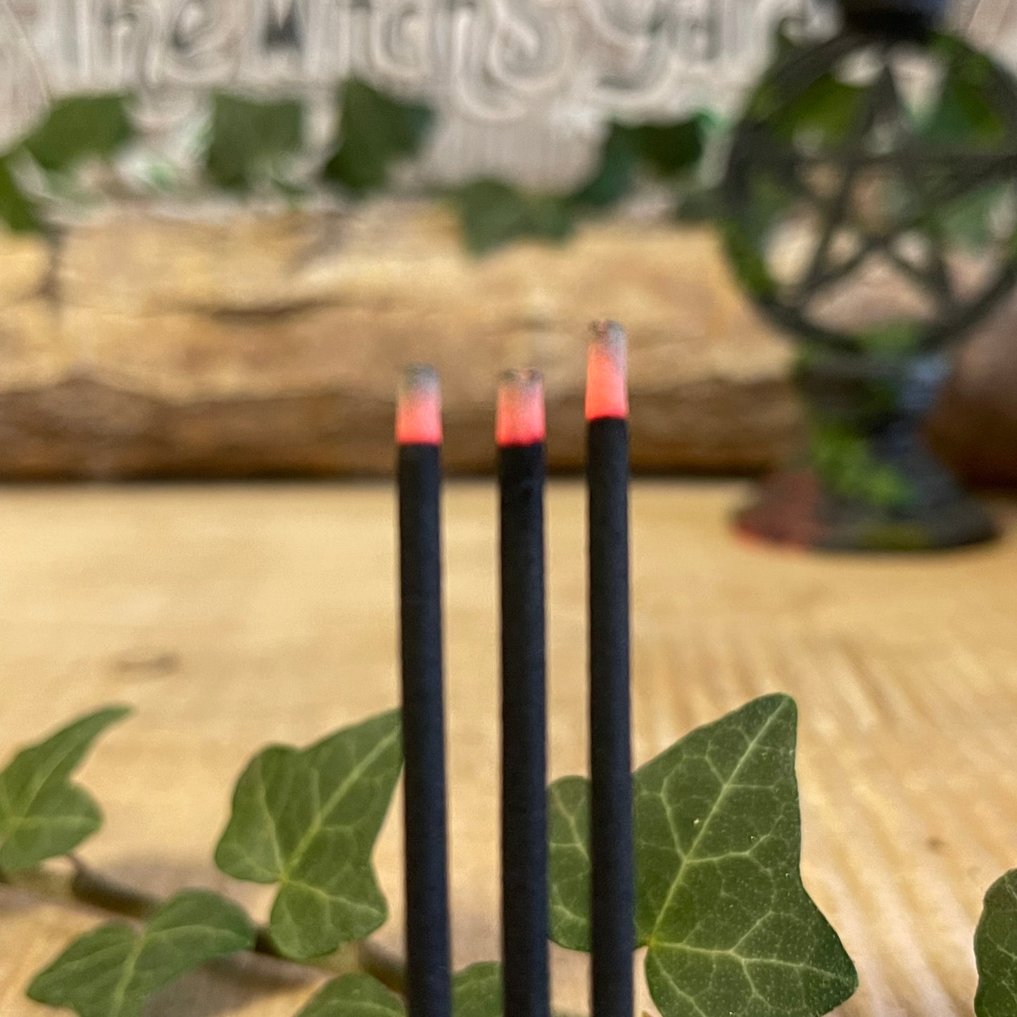 The Poison Apple incense sticks bring a captivating twist with their Sweet Apple scent, perfect for adding a hint of enchantment to any space. With 15 incense sticks per pack and crafted using vegan, organic ingredients, these hand-rolled sticks from India combine ethical sourcing with top-tier quality. The fragrance’s sweet, fruity notes could be wonderful for autumnal vibes, cozy evenings, or even a playful addition to Halloween-themed rituals.