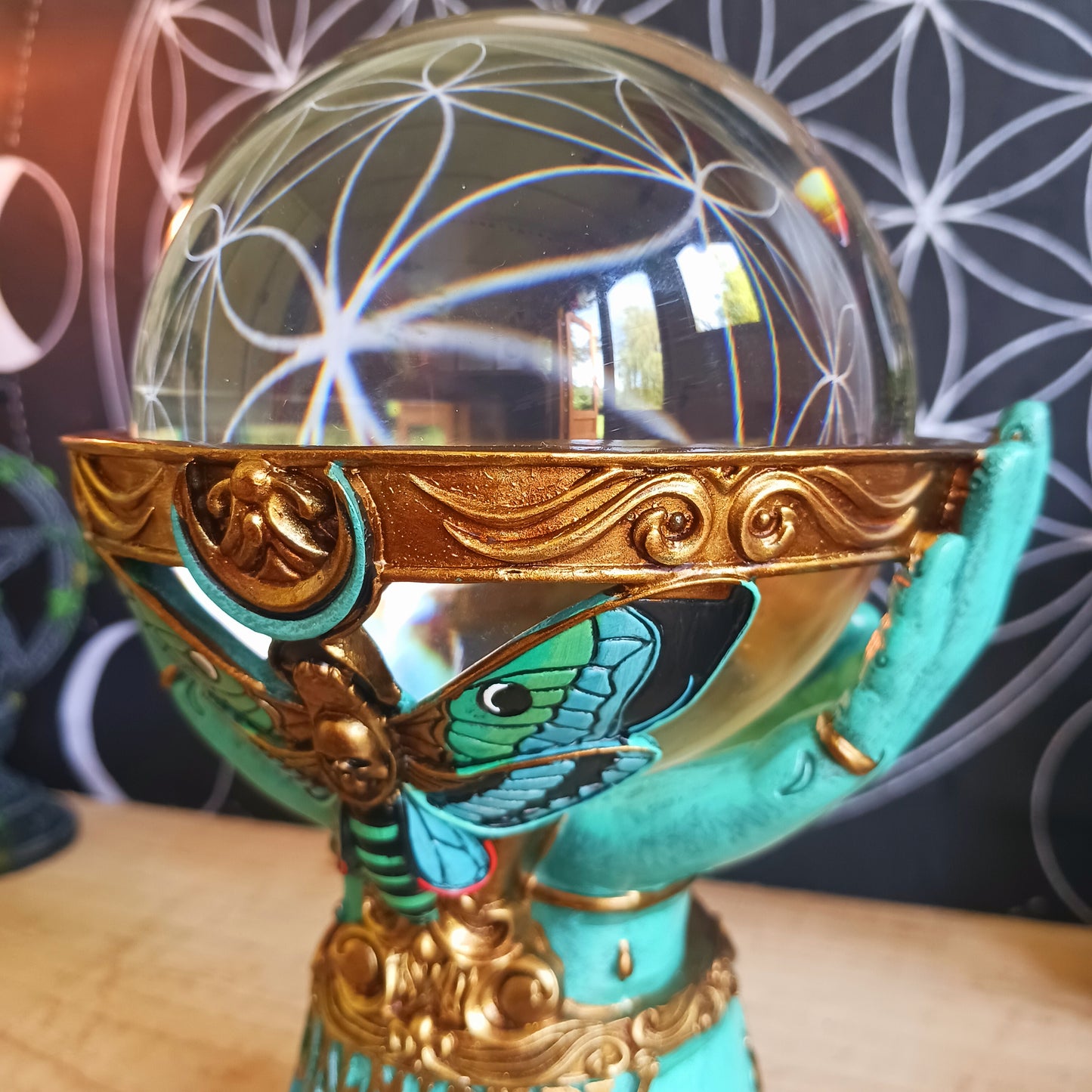 Step into the mystical world of divination with this Wiccan Witchcraft Divination Crystal Ball. This large flawless orbuculum measures 11cm and is flawlessly clear and spherical.  A must-have for both budding fortune tellers and seasoned practitioners of the mystical arts.