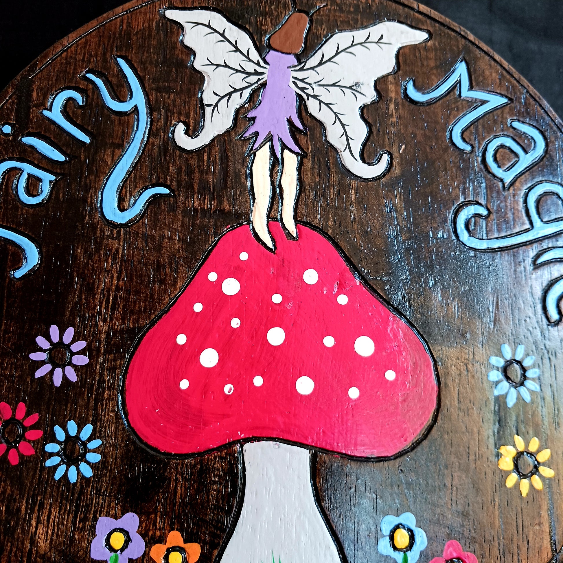 This magical wall plaque features a colourful hand-painted fairy and mushroom design and comes with a handy hook for easy hanging.