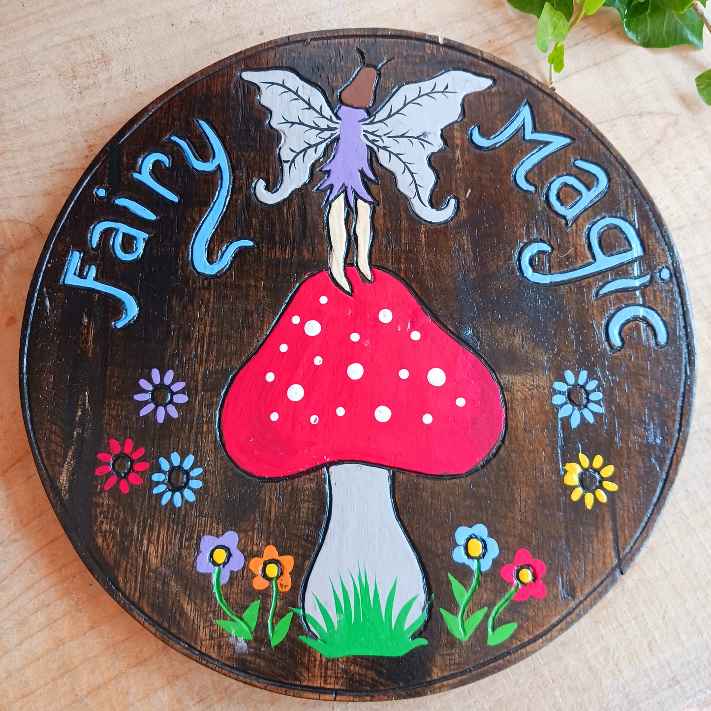 This magical wall plaque features a colourful hand-painted fairy and mushroom design and comes with a handy hook for easy hanging.