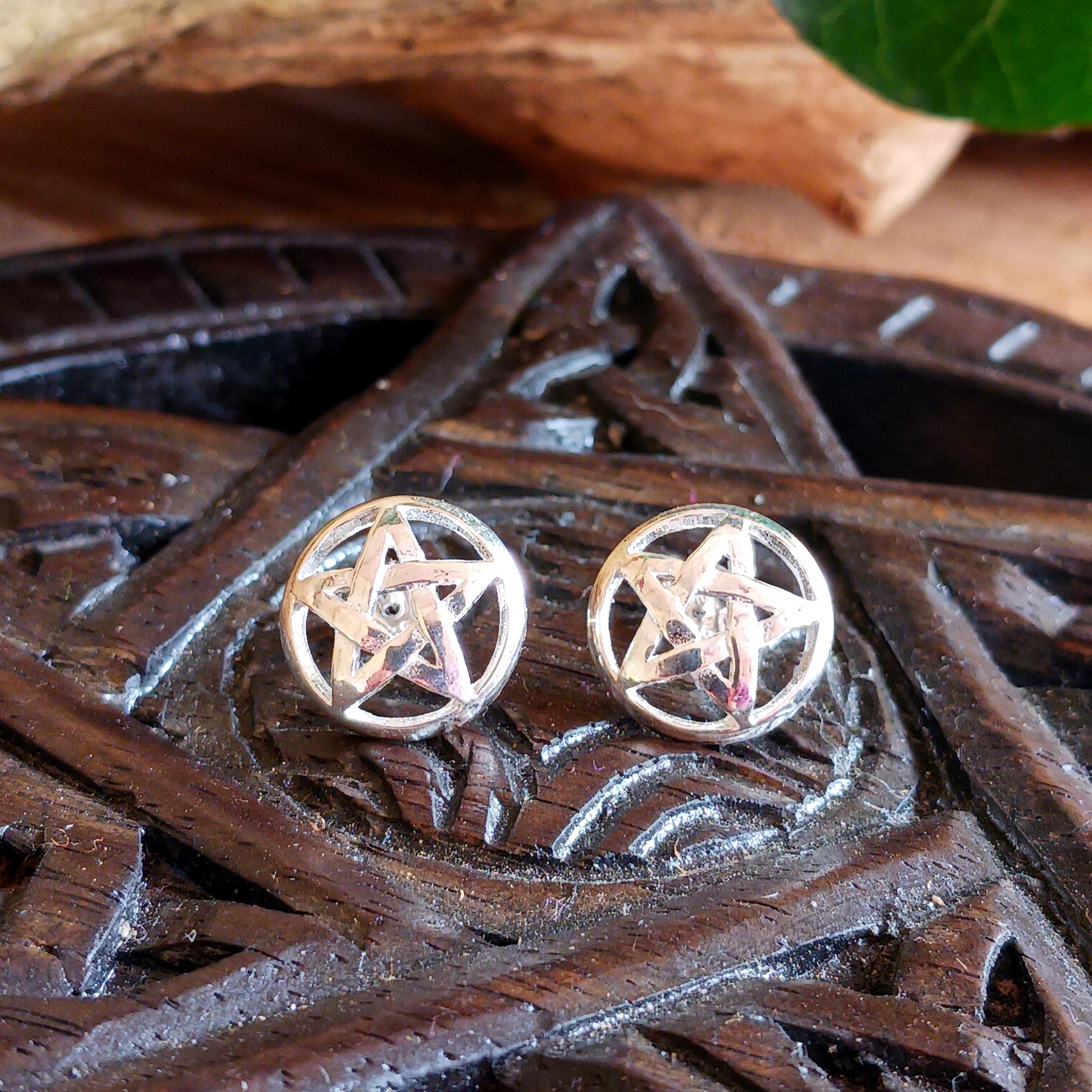 These are beautifully made bold Pentagram studs in solid sterling silver.  Perfect for folk magic. The pentagram has represented many things in it’s long history, the joining of the five elements, the five wounds of Christ, the form of man, the horns of the Goat Lord. It’s perfect for many people for many reasons.  These can be charmed for many purposes in folk magic, but also they’re just stunning pieces of jewellery.&nbsp; You can really stand out from the crowd with this stunning studs.&nbsp;