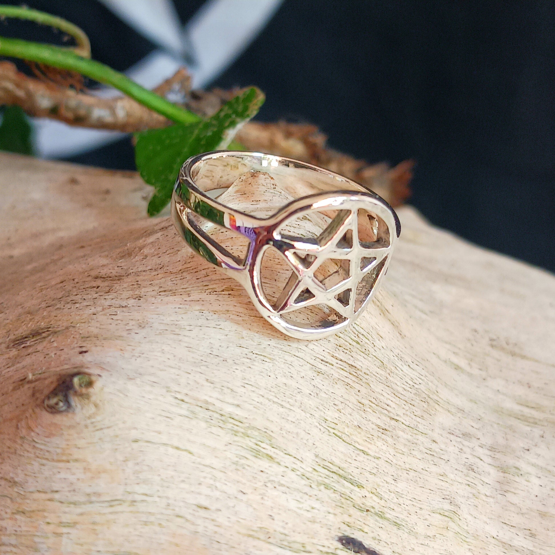 This is a lovely eye-catching Wiccan pentagram ring has been crafted from 925 Sterling Silver.&nbsp;  Treat yourself or your loved ones with this meaningful, carefully-crafted piece, connecting to the 5 Elements - Spirit, Air, Earth, Water and Fire (one for each point), and the circle (the universe) contains and connects them all.