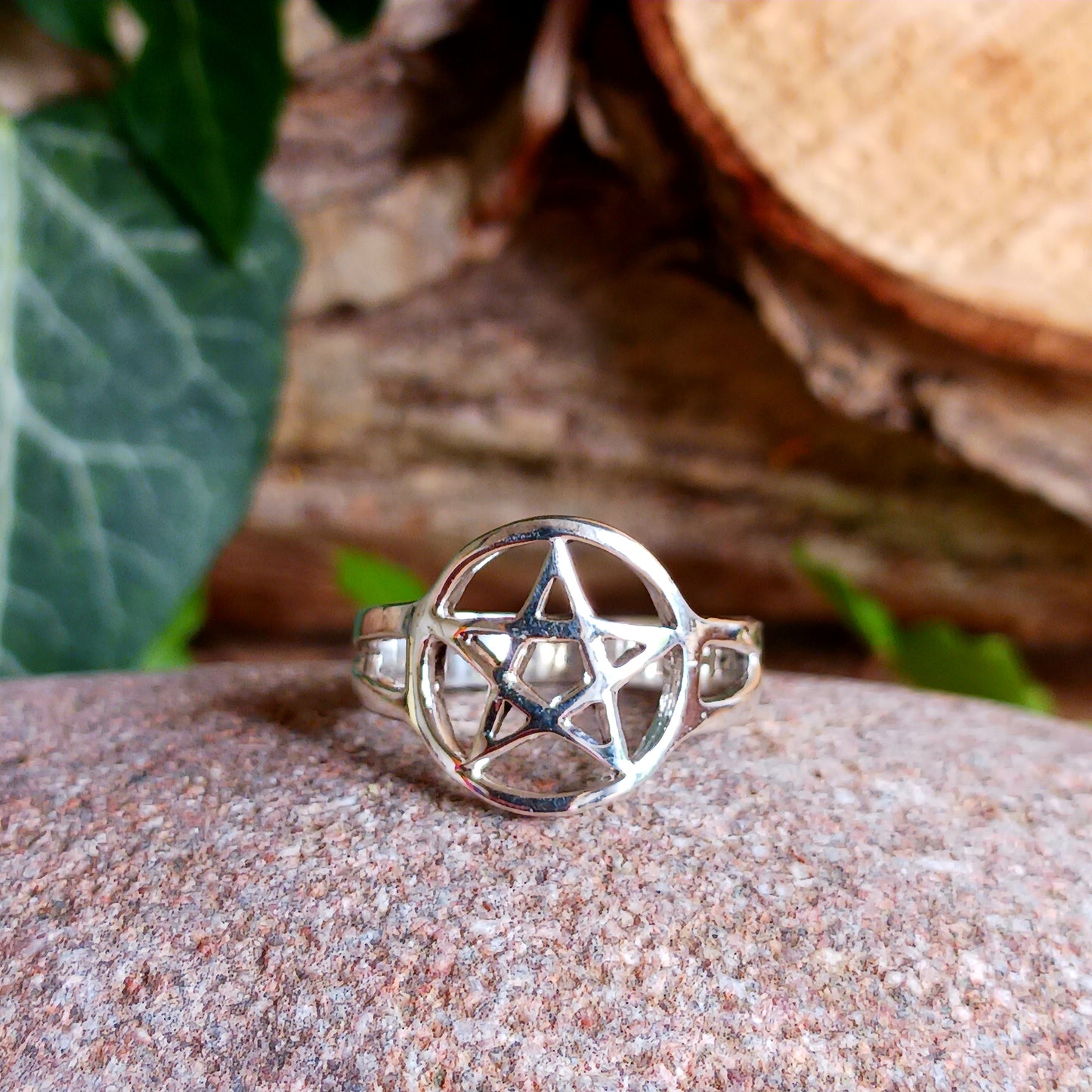 This is a lovely eye-catching Wiccan pentagram ring has been crafted from 925 Sterling Silver.&nbsp;  Treat yourself or your loved ones with this meaningful, carefully-crafted piece, connecting to the 5 Elements - Spirit, Air, Earth, Water and Fire (one for each point), and the circle (the universe) contains and connects them all.