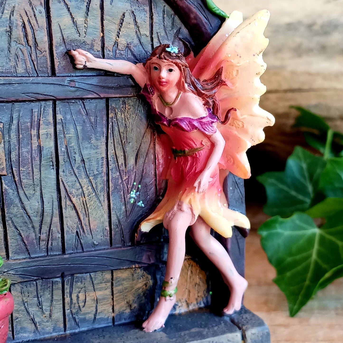 Two small fairy doors in two assorted designs. These fairy doors have sprinkles of glitter and are intricately designed. Perfect to welcome fairies into the home or garden.