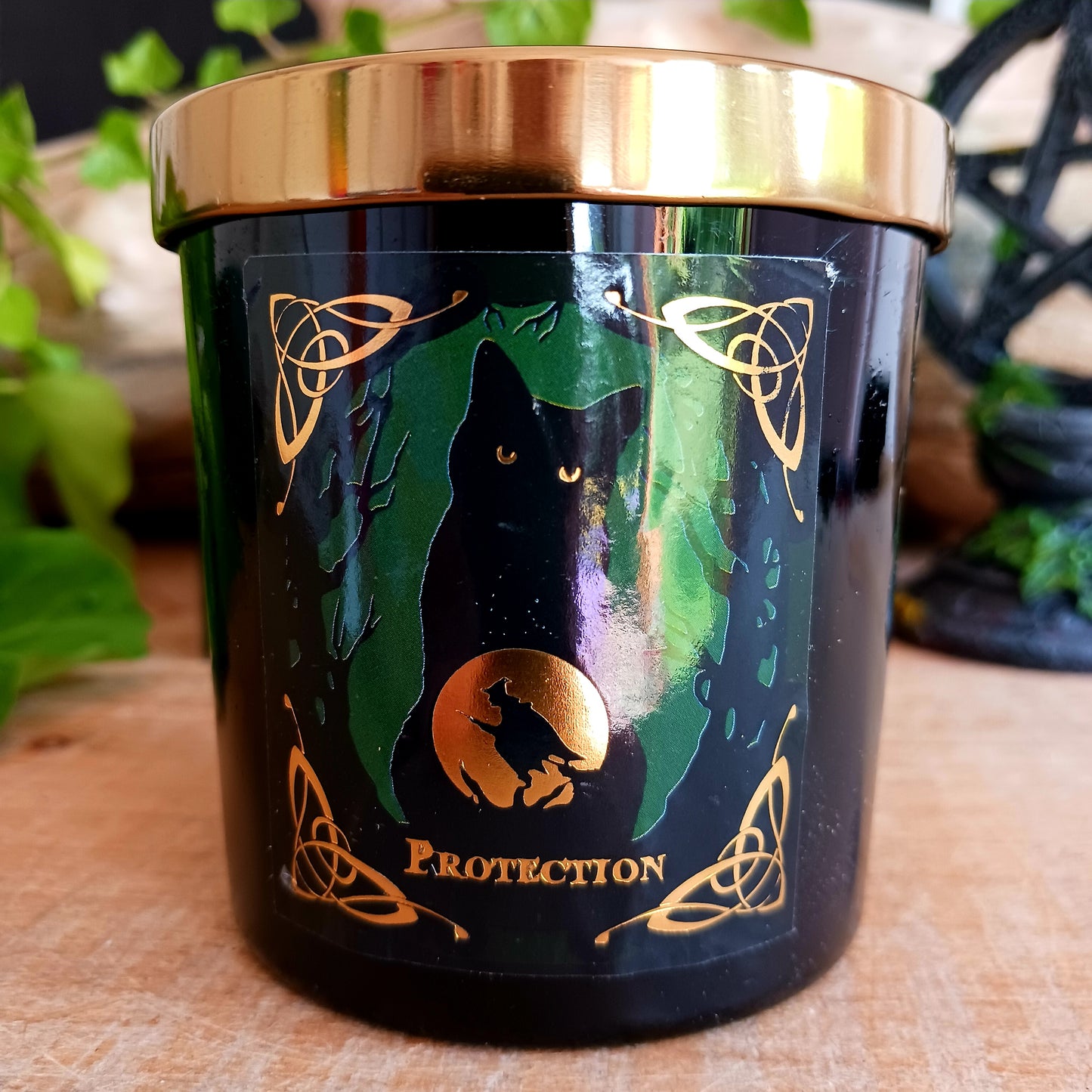 Designed by fantasy artist Lisa Parker, this 'Rise of the Witches' White Sage candle can be used to create a feeling of sanctuary and peace in the home. The candle and gift box feature the powerful affirmation, 'We are one with the Earth listen to her as she seeks to guide and protect you. You are never alone'. Whether used in meditation, ritual work, or simply as a calming presence, this candle aids in grounding and deepening your spiritual practice.