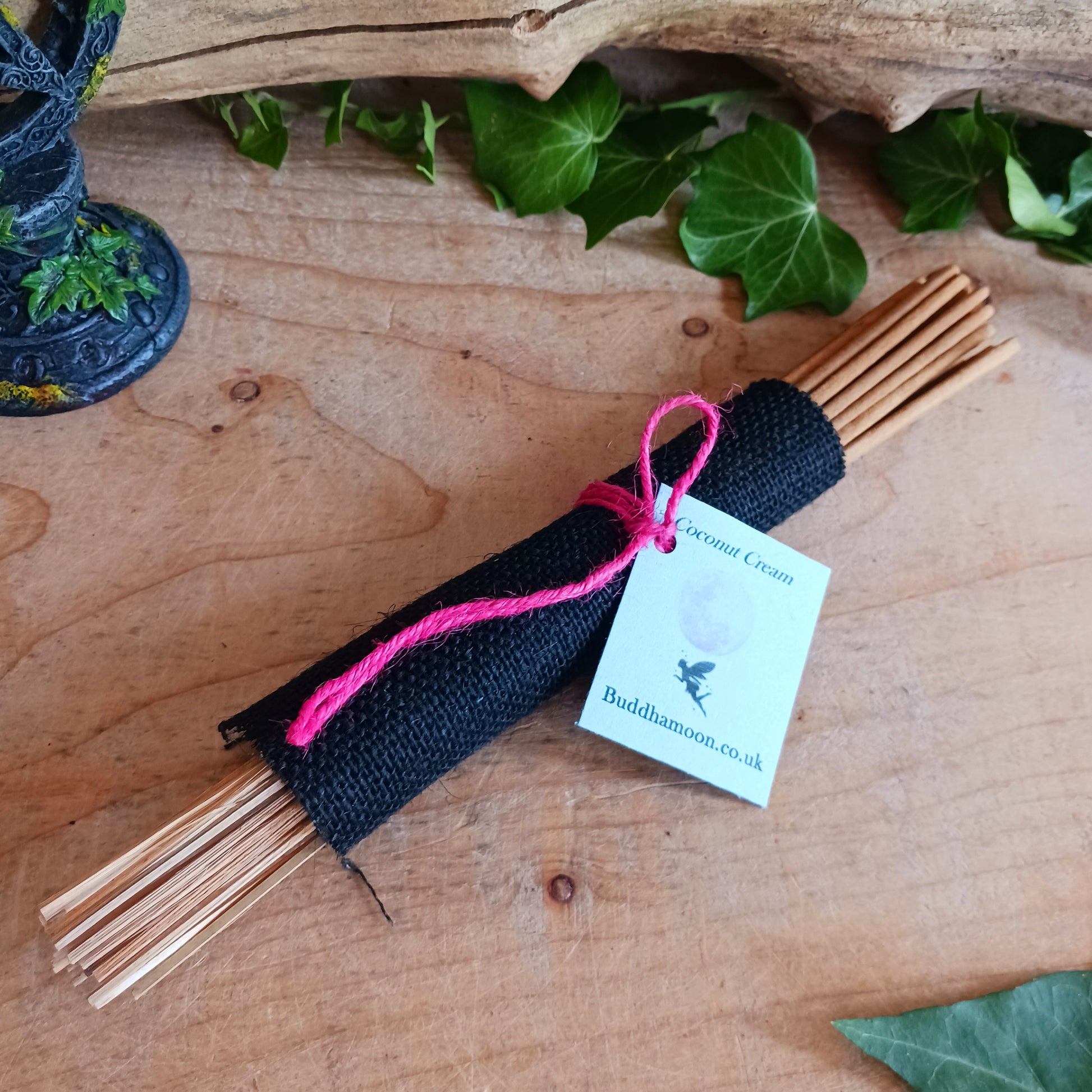 These Coconut&nbsp;joss sticks are full of fragrance.&nbsp; Coconut incense is famous for its relaxing qualities. It&nbsp;releases calm vibrations that help relieve anxiety and stress. They are the perfect companion when studying, working or feeling low. It empowers your mind to welcome happy thoughts and fills your soul with hope.