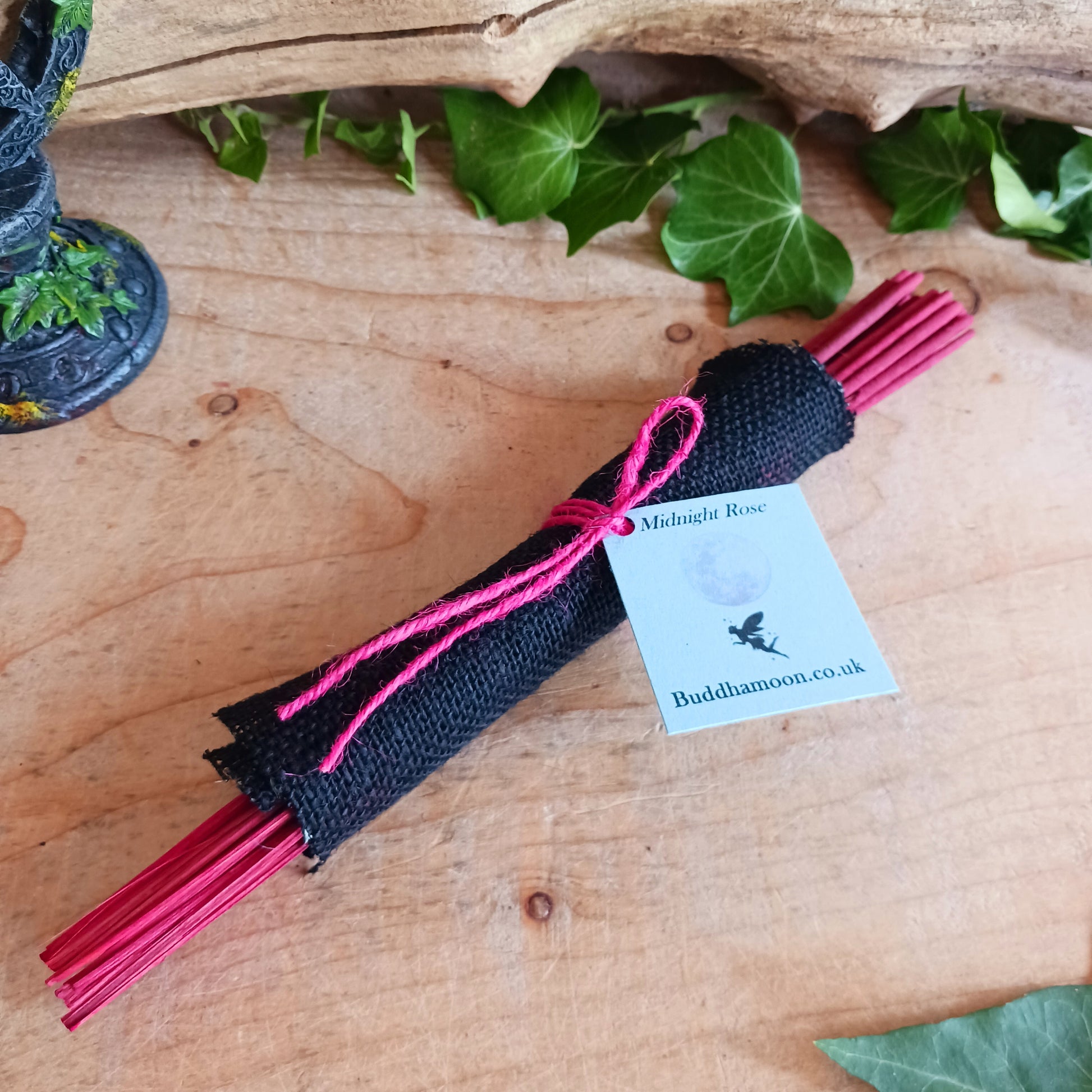 These Midnight Rose&nbsp;joss sticks are full of fragrance.&nbsp;&nbsp;Rose&nbsp;increases love, compassion and devotion and gives a sense of security and spiritual attunement. It promotes sleep, reduces anger, is gently anti-depressive, calms strife and instills a feeling of peace, happiness and confidence.