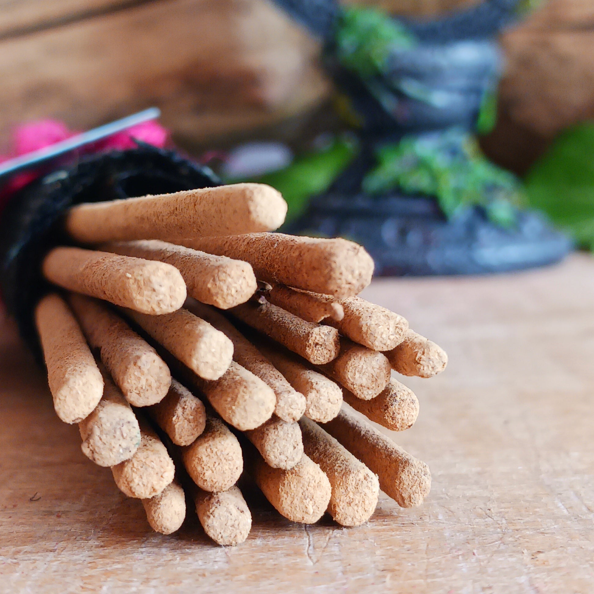 These Coconut&nbsp;joss sticks are full of fragrance.&nbsp; Coconut incense is famous for its relaxing qualities. It&nbsp;releases calm vibrations that help relieve anxiety and stress. They are the perfect companion when studying, working or feeling low. It empowers your mind to welcome happy thoughts and fills your soul with hope.