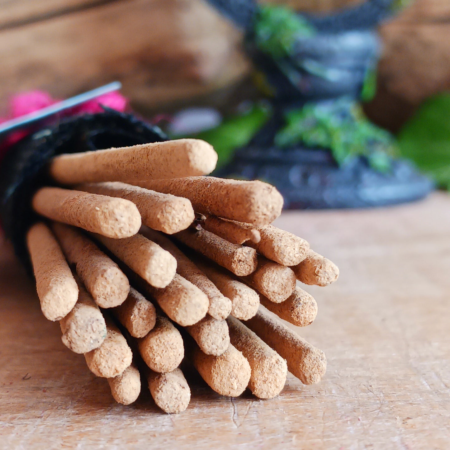 These Vanilla joss sticks are full of fragrance. &nbsp;Vanilla is very uplifting. Traditionally it is burned to attract love and increase sexual desire. It&nbsp;helps with memory, eliminates insomnia and tames anger. Use it to create the feeling of safety, security and an uplifting atmosphere.