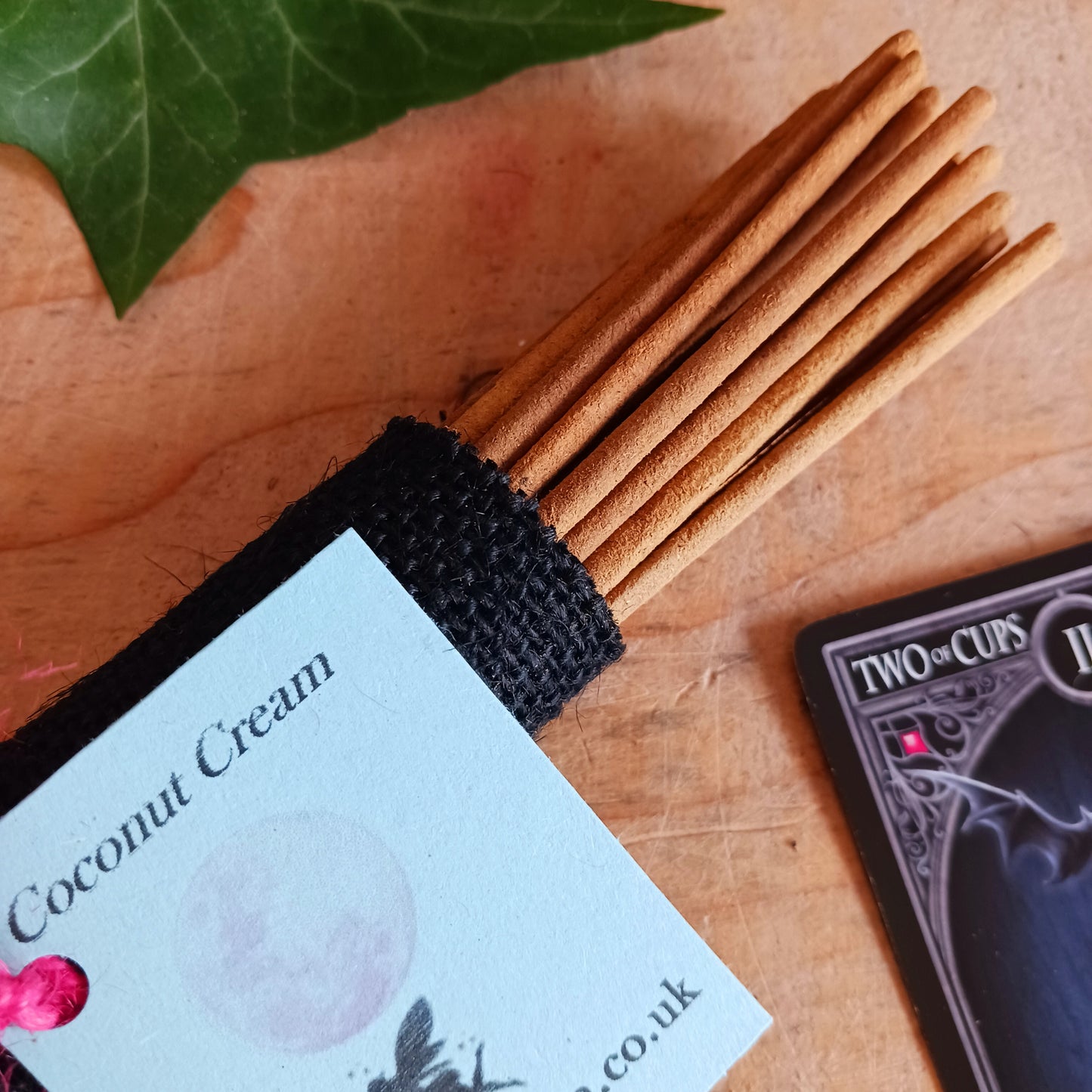 These Coconut&nbsp;joss sticks are full of fragrance.&nbsp; Coconut incense is famous for its relaxing qualities. It&nbsp;releases calm vibrations that help relieve anxiety and stress. They are the perfect companion when studying, working or feeling low. It empowers your mind to welcome happy thoughts and fills your soul with hope.