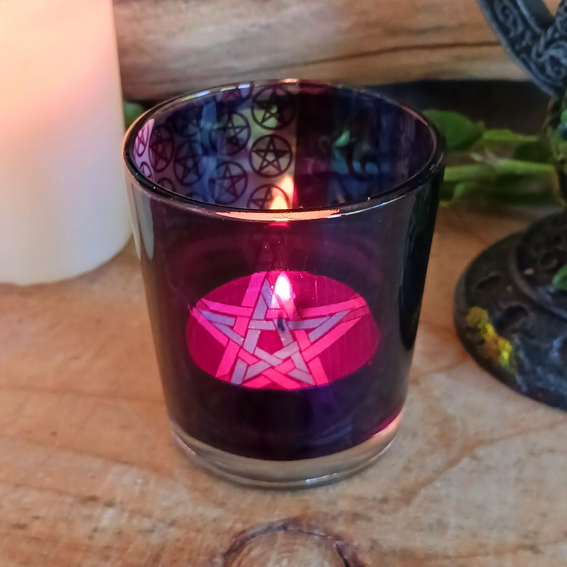 These Five Pointed Pentacle tea light holders create an atmospheric lighting and illuminating effect with different colours when using a tea light.