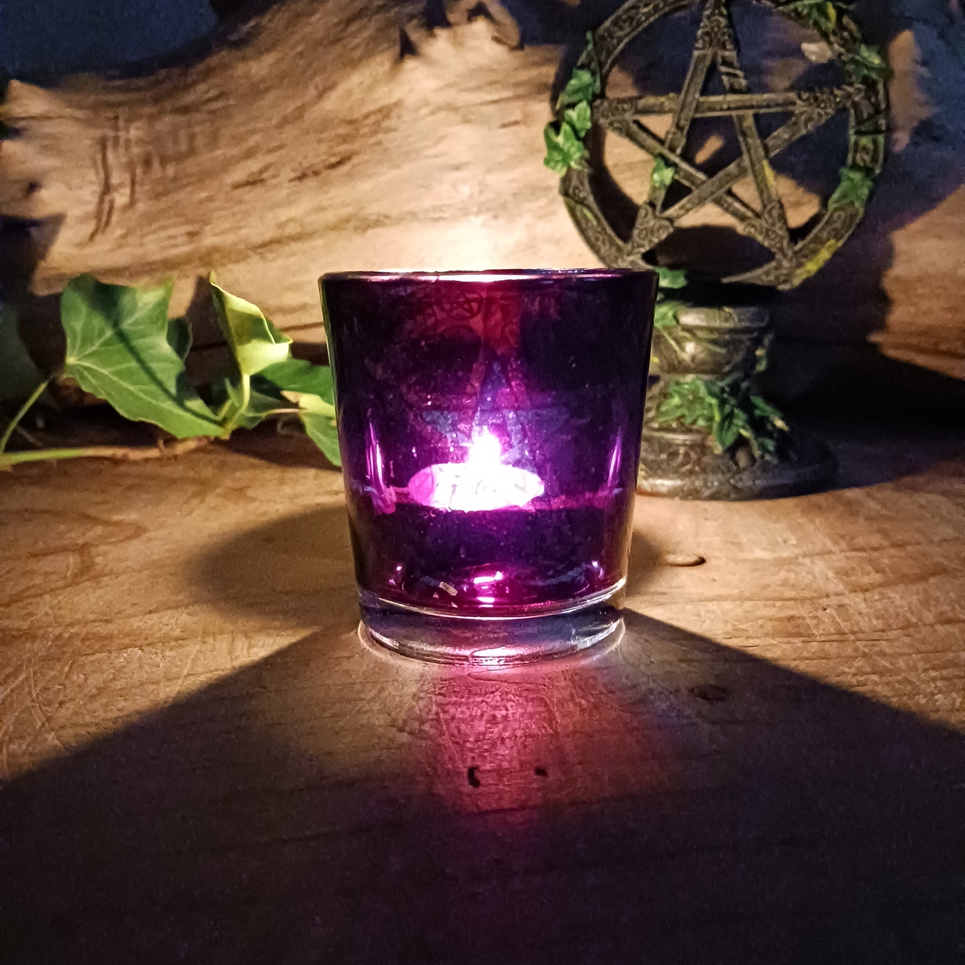 These Five Pointed Pentacle tea light holders create an atmospheric lighting and illuminating effect with different colours when using a tea light.