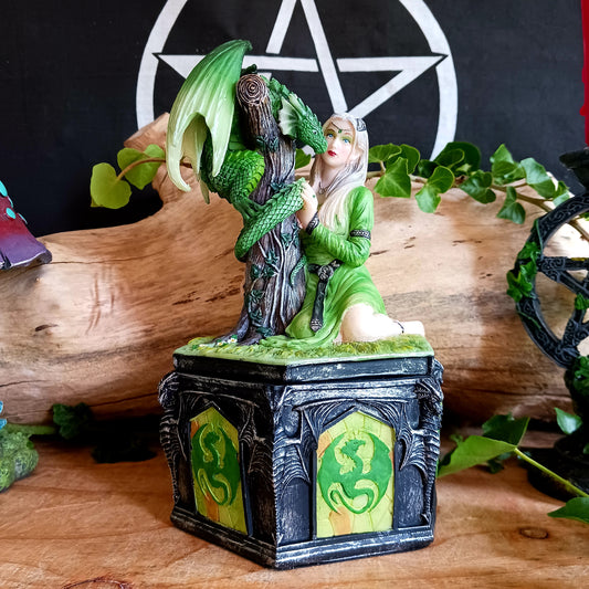 This beautifully and highly detailed resin box features an intricate figurine based on Anne Stokes' 'Kindred Spirits' dragon artwork to represent the summer season.