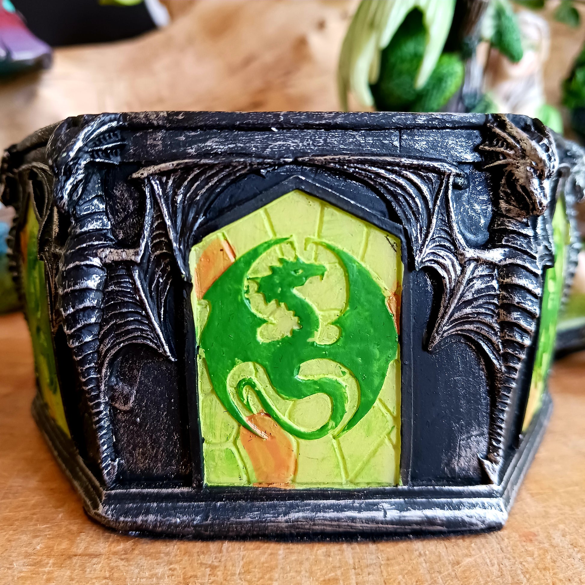 This beautifully and highly detailed resin box features an intricate figurine based on Anne Stokes' 'Kindred Spirits' dragon artwork to represent the summer season.