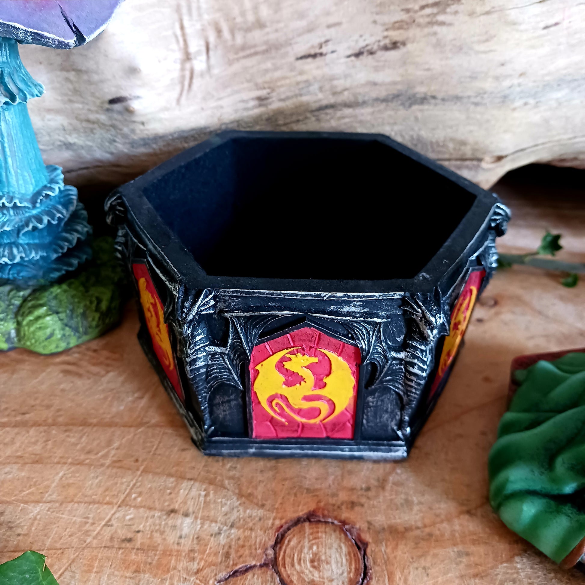 This beautifully and highly detailed resin box features an intricate figurine based on Anne Stokes' 'Safe Haven' dragon artwork, representing the warmth and comfort of fall or Autumn.