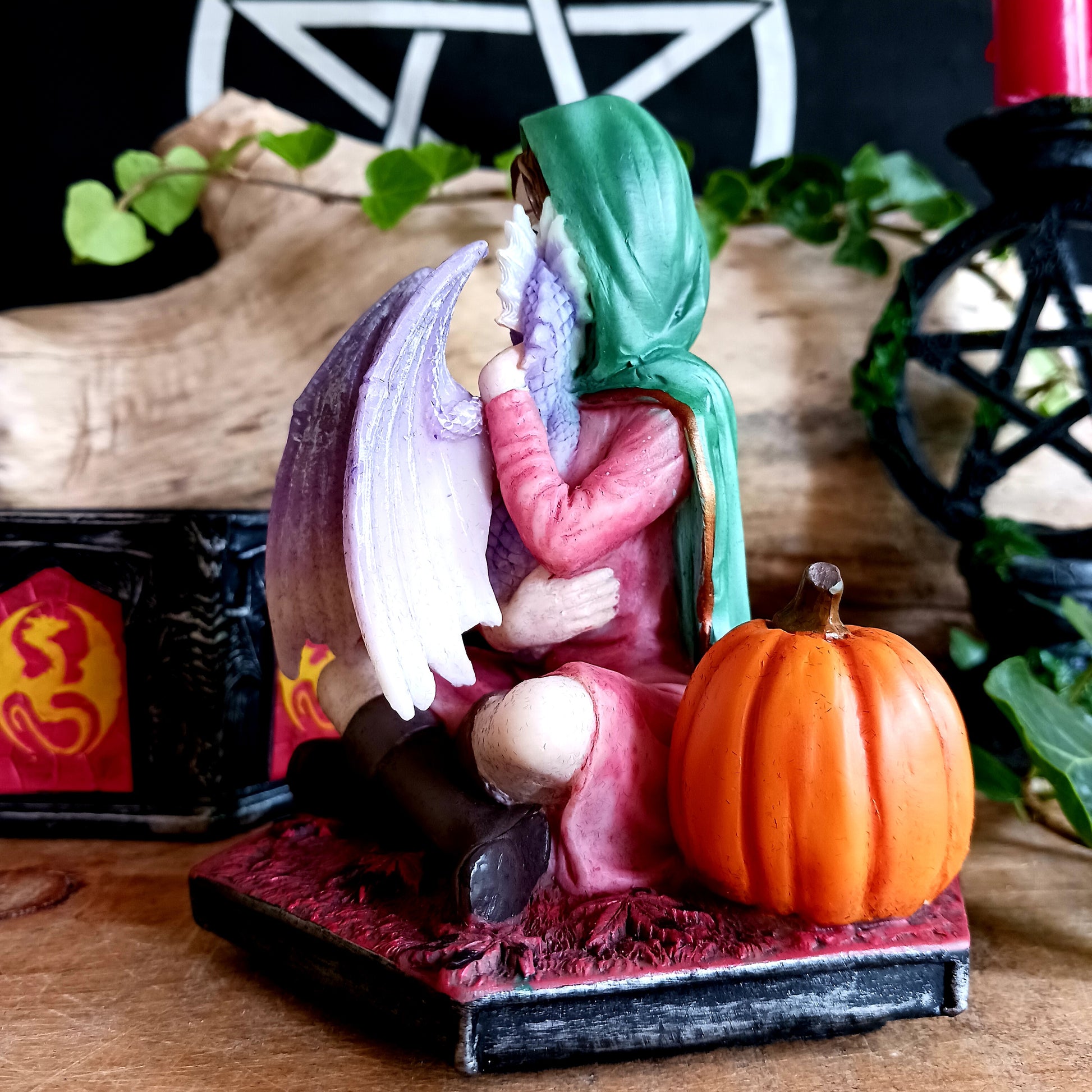 This beautifully and highly detailed resin box features an intricate figurine based on Anne Stokes' 'Safe Haven' dragon artwork, representing the warmth and comfort of fall or Autumn.