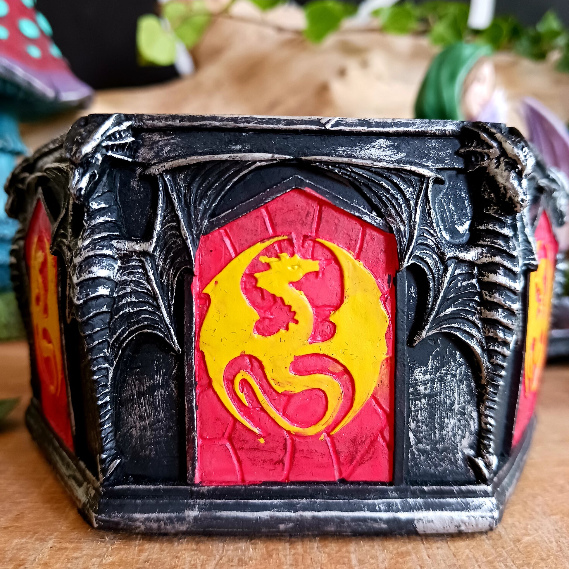 This beautifully and highly detailed resin box features an intricate figurine based on Anne Stokes' 'Safe Haven' dragon artwork, representing the warmth and comfort of fall or Autumn.