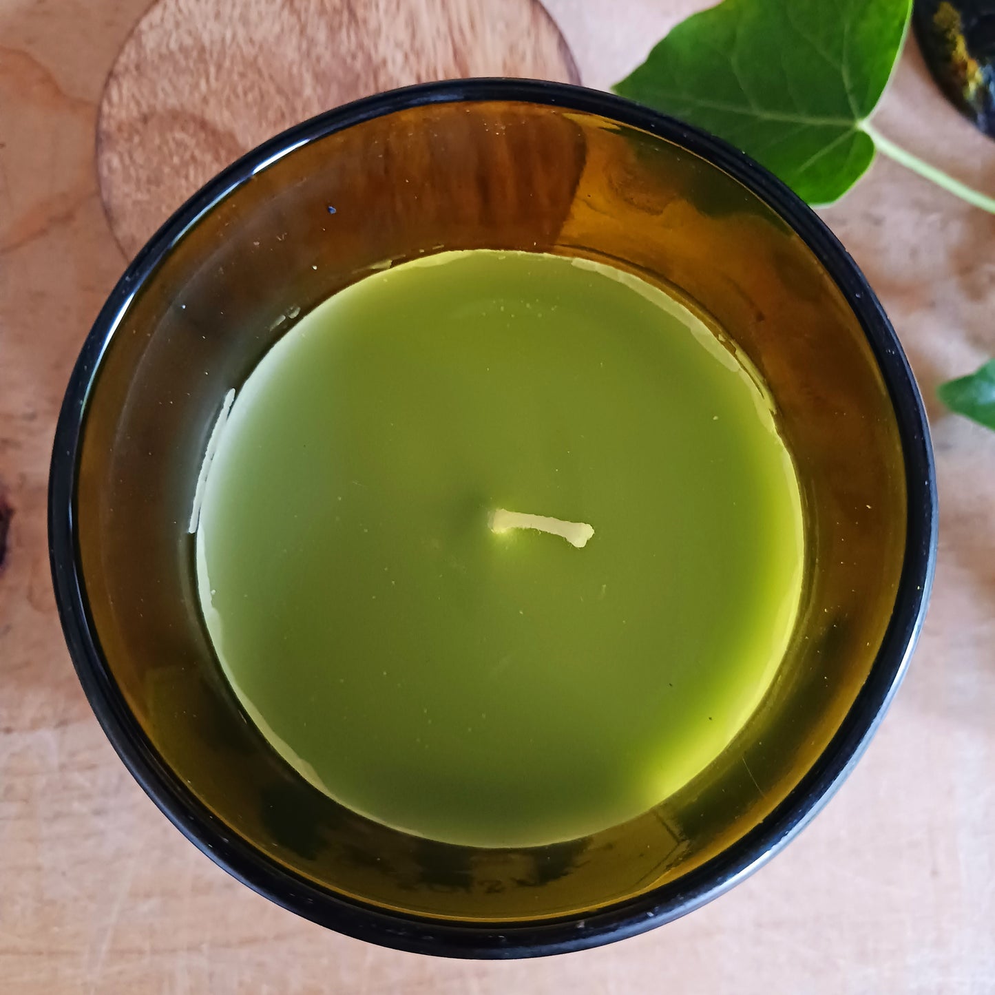 This lovely rich green glass candle with a wooden lid is fragranced with notes of Cranberry, Orange and Cinnamon and features a pretty Winter Solstic wreath and pentagram design.