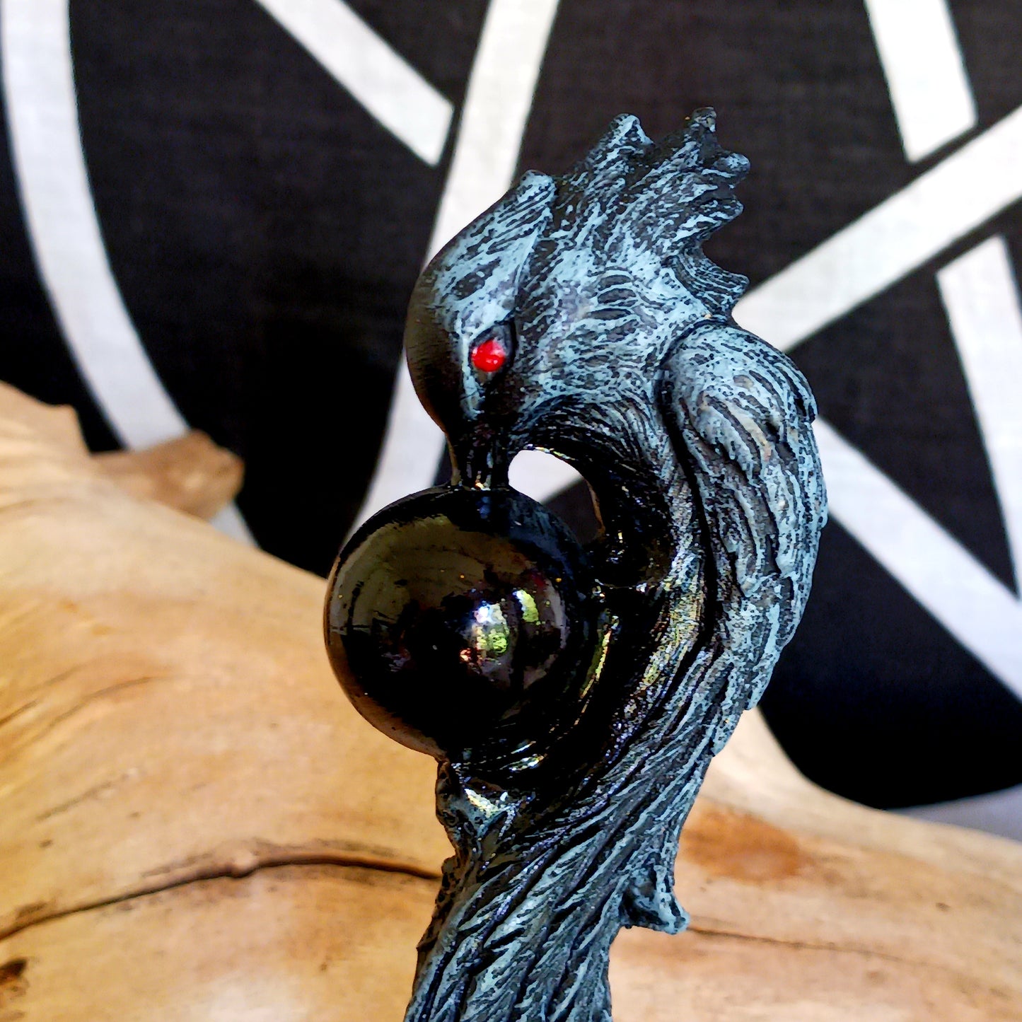 Immerse yourself in the world of witchcraft and wizardry with this impressive red-eyed dark grey raven wand, featuring a captivating black sphere – a true masterpiece that stands out in every magical collection.