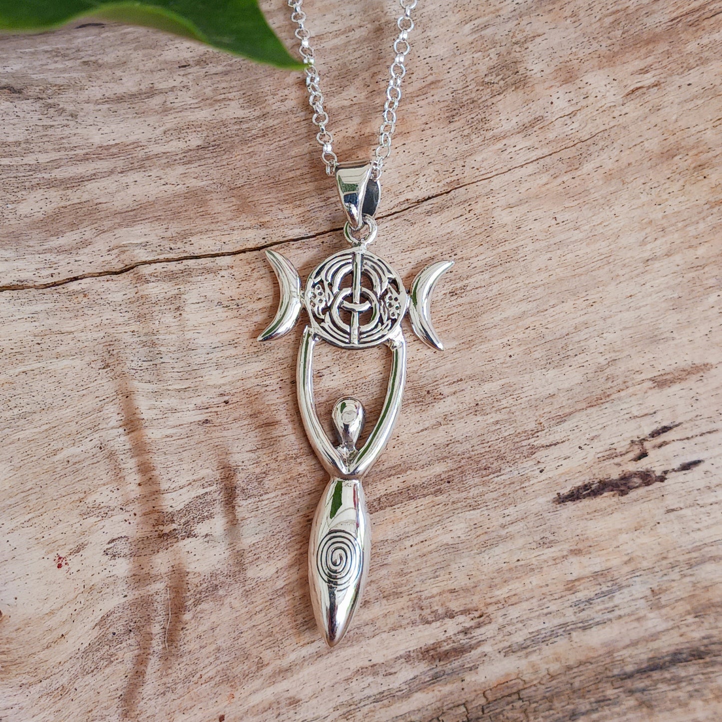 Inspired by the goddess of the triple moon, this exquisite 925 sterling silver pendant also features the Chalice Well and the Spiral of Life symbols.