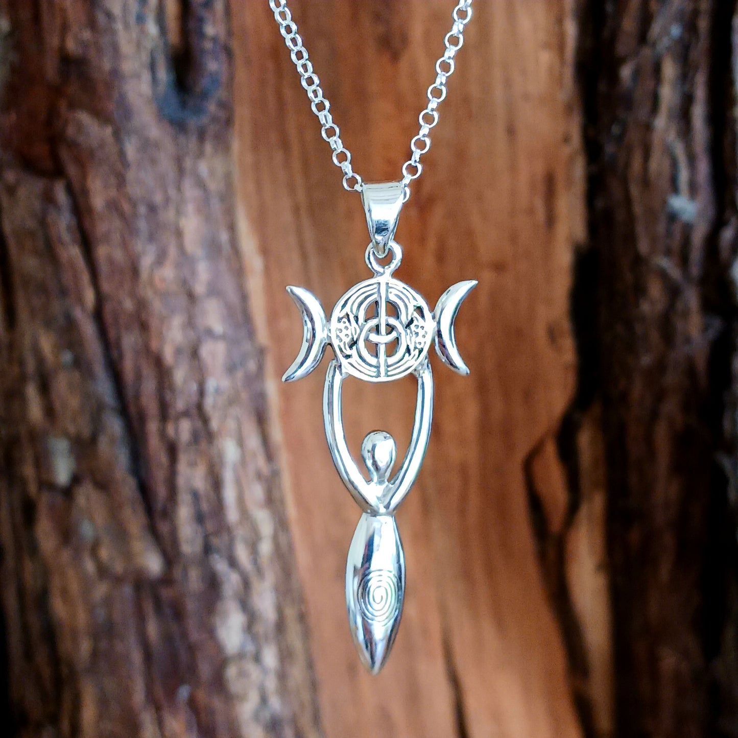 Inspired by the goddess of the triple moon, this exquisite 925 sterling silver pendant also features the Chalice Well and the Spiral of Life symbols.