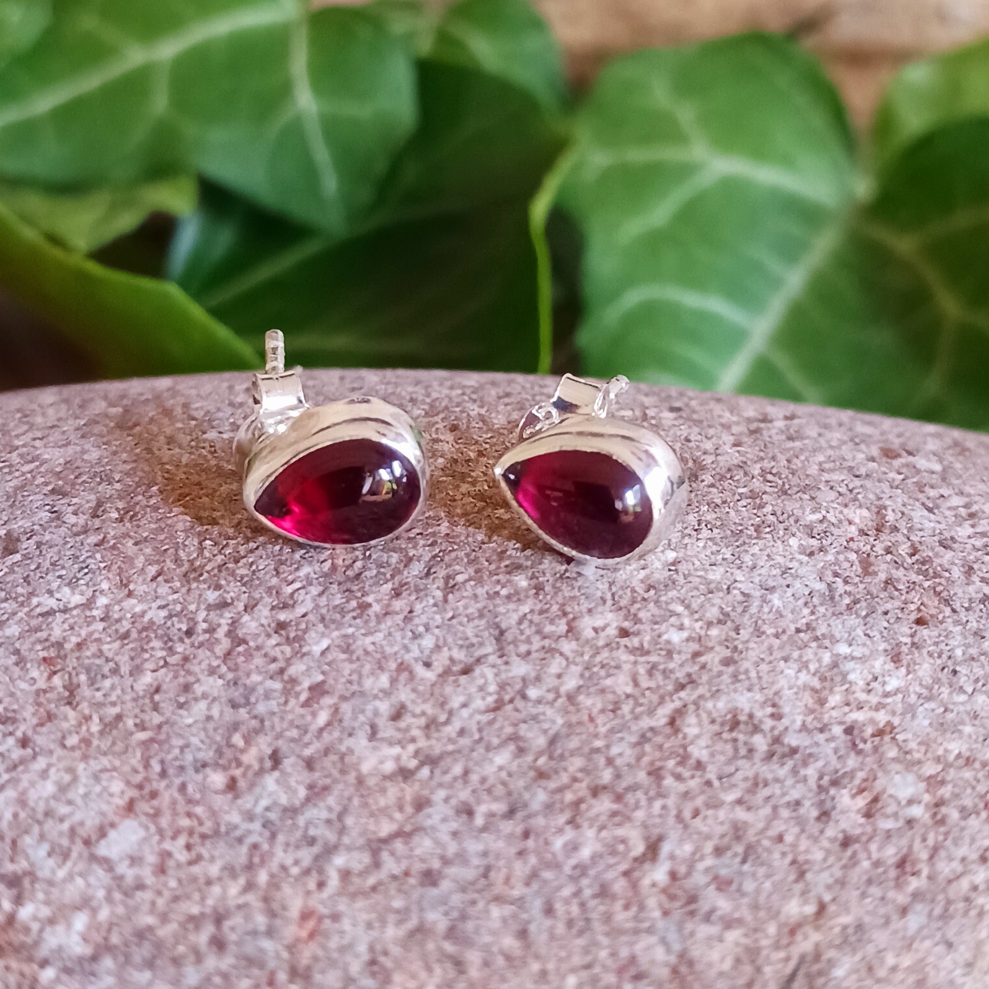 These handcrafted teardrop sterling silver studs have beautiful deep red Garnet gemstones that offer a touch of timeless elegance and vibrant colour.