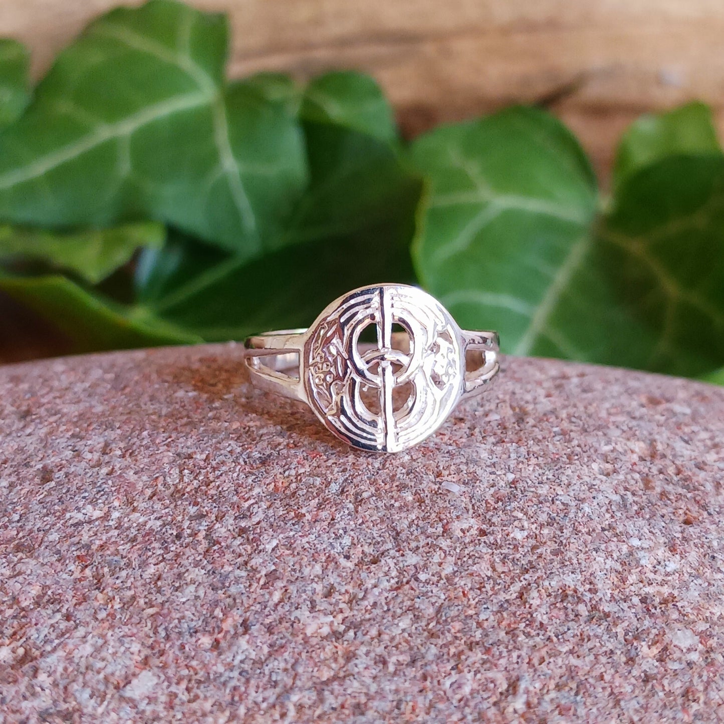 This pretty sterling silver Chalice Well midi or toe ring has open shoulders so size is adjustable.