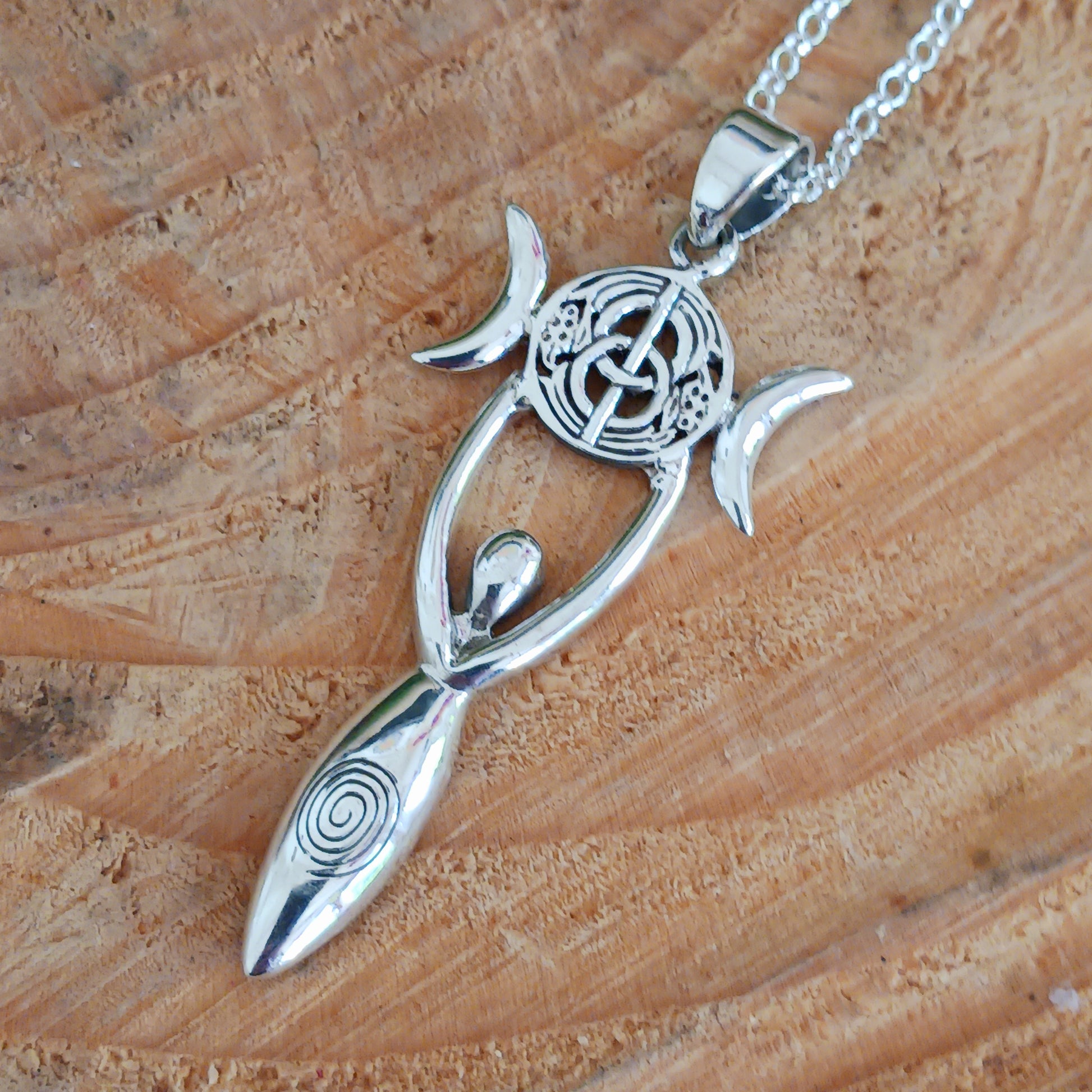 Inspired by the goddess of the triple moon, this exquisite 925 sterling silver pendant also features the Chalice Well and the Spiral of Life symbols.