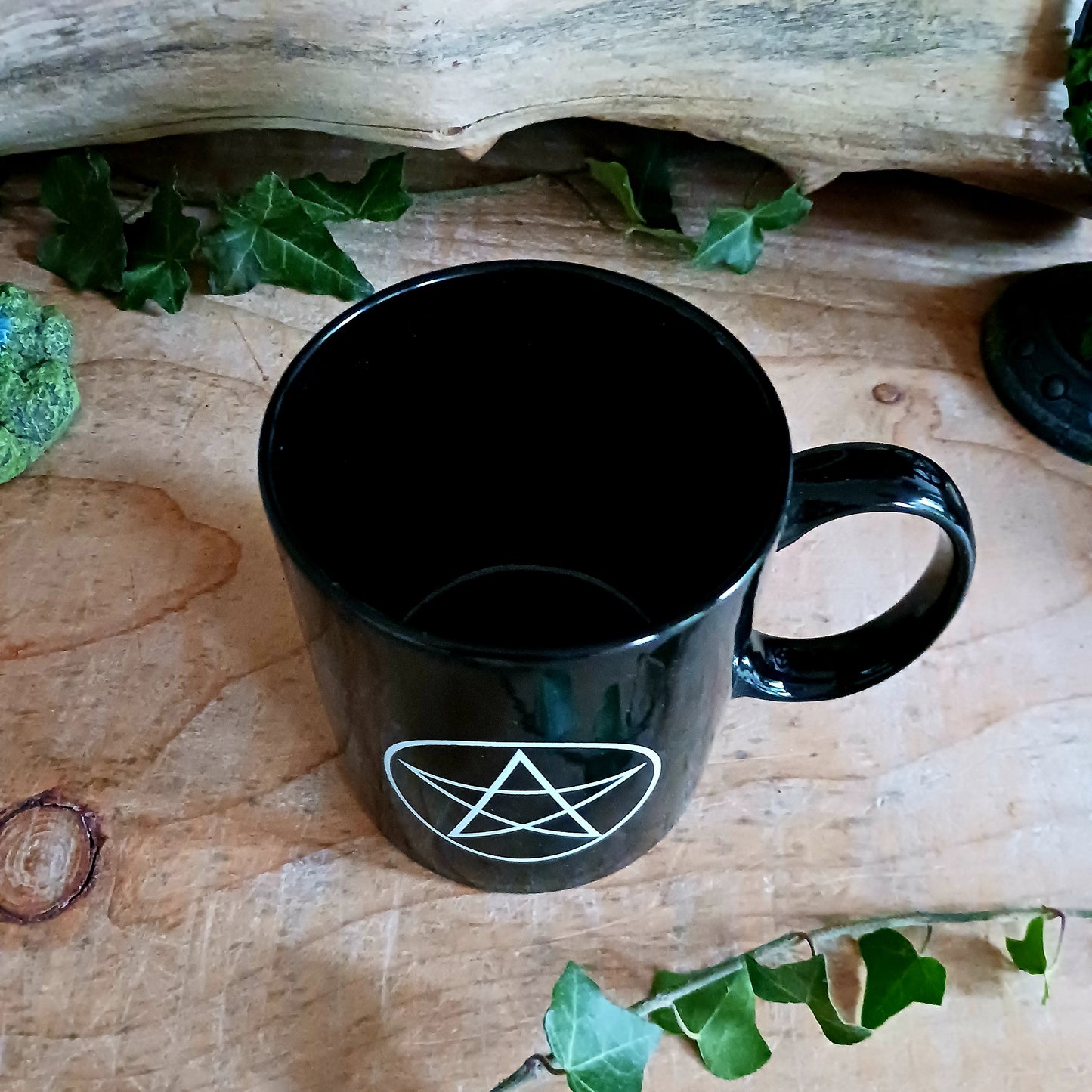 This simple black ceramic mug features a beautiful and intricate design of the Wiccan Pentagram five-pointed star. Perfect for any Wiccan devotee.