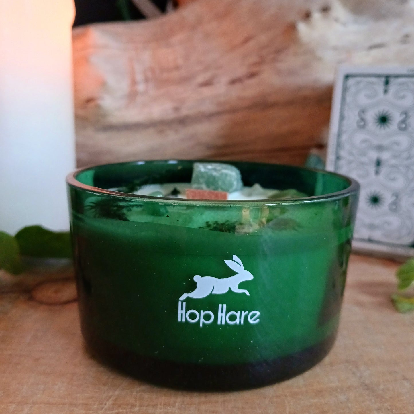 Step into the mystical world with Hop Hare Crystal Magic Flower Candle - The Magician, crafted with Jade gemstone and delicate dry flowers.