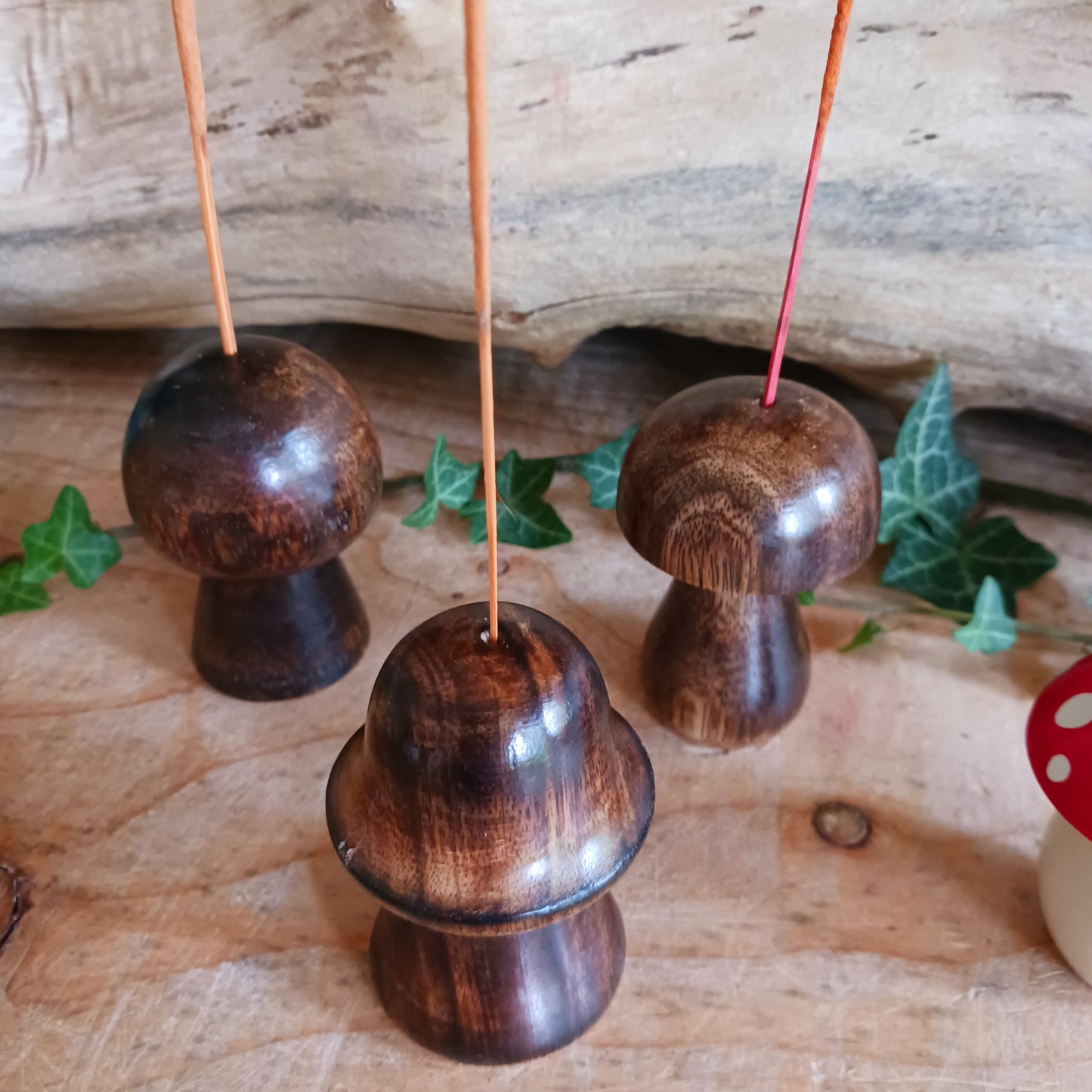 Transform your home with our enchanting set of 3 mini Incense Mushrooms. These charming decorative pieces will add a whimsical touch to your home décor.