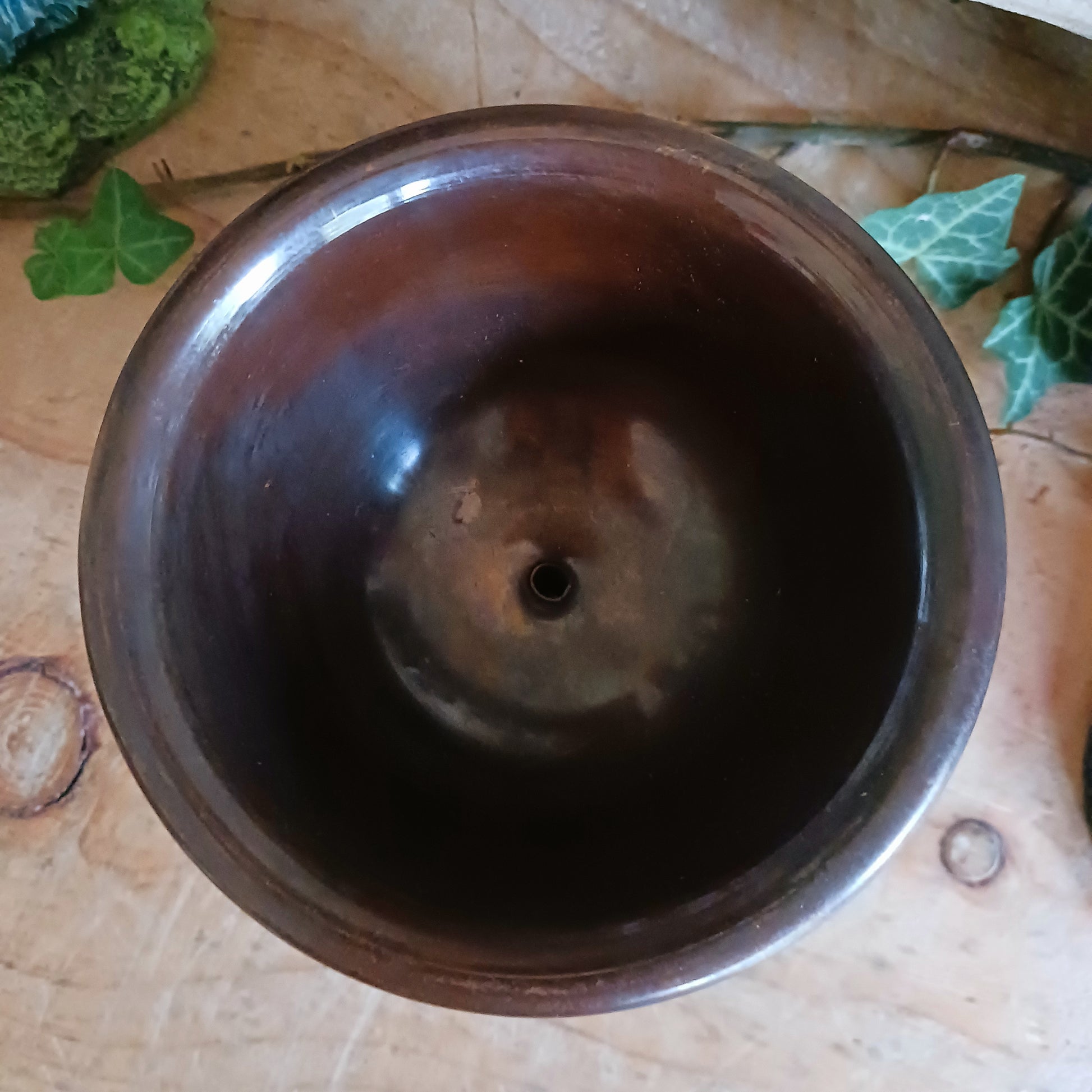 This Ancient Copper Ritual Chalice Triple Moon is a unique artifact that takes us back to the distant times of magical rites and rituals. Created for people looking for authentic tools for their spiritual and ritual practices.