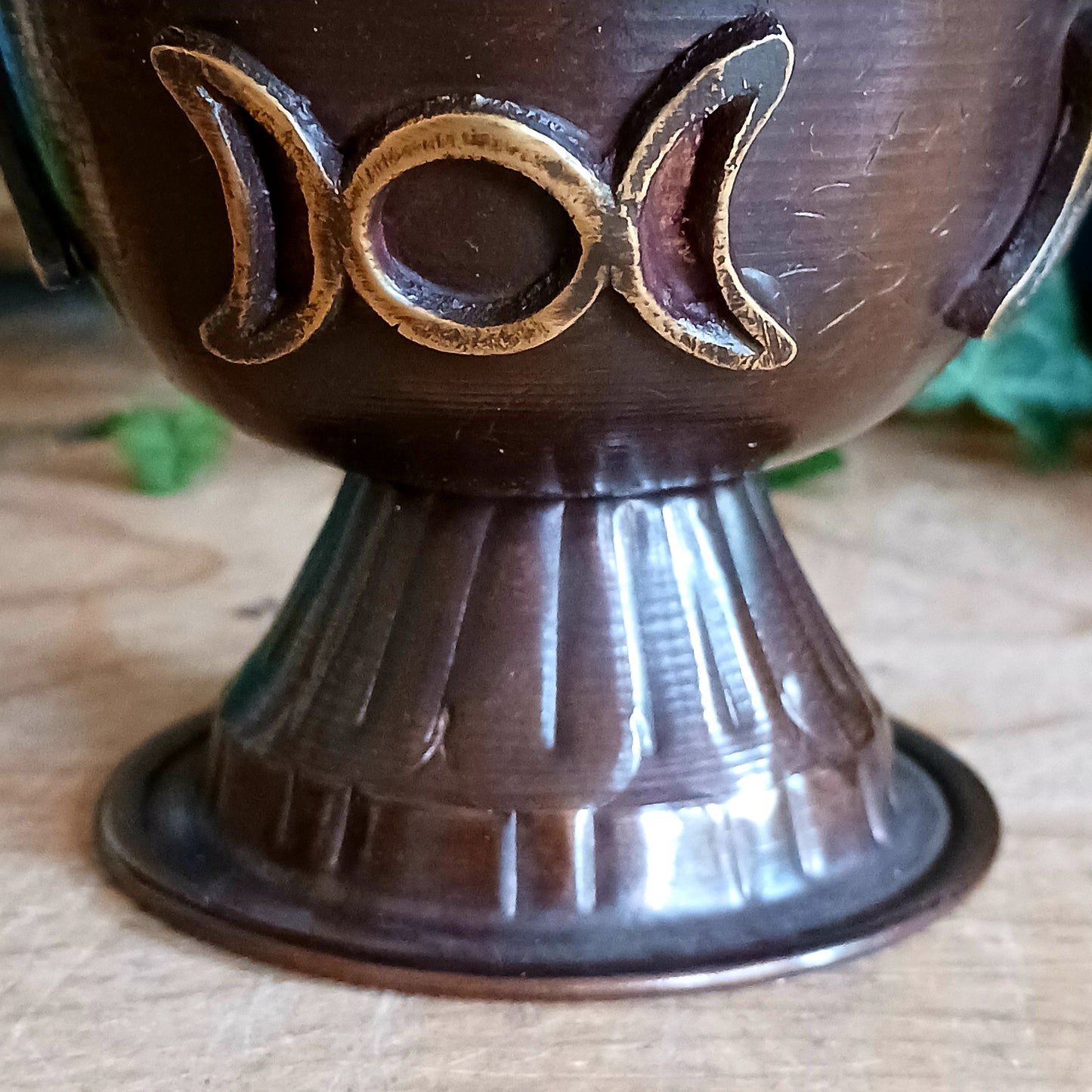 This Ancient Copper Ritual Chalice Triple Moon is a unique artifact that takes us back to the distant times of magical rites and rituals. Created for people looking for authentic tools for their spiritual and ritual practices.