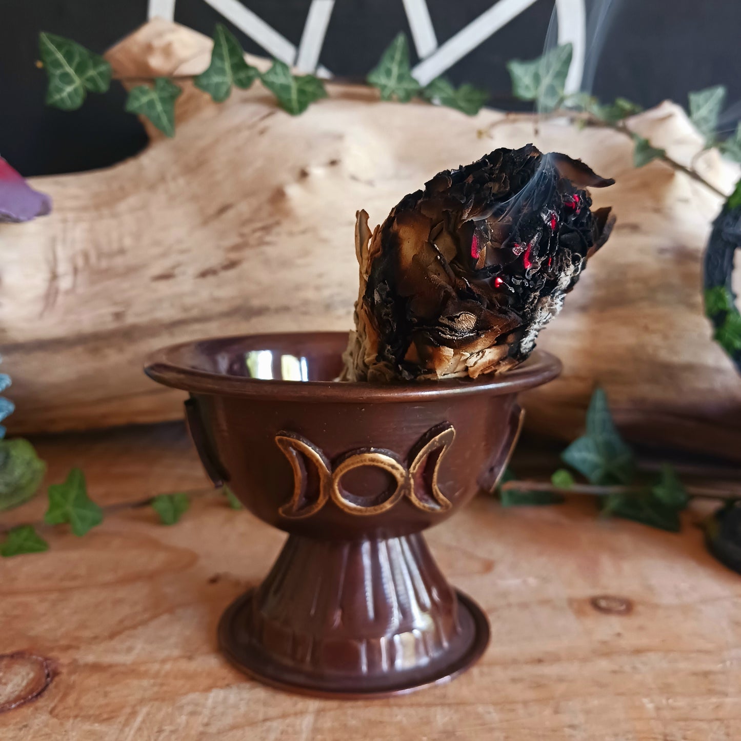 This Ancient Copper Ritual Chalice Triple Moon is a unique artifact that takes us back to the distant times of magical rites and rituals. Created for people looking for authentic tools for their spiritual and ritual practices.