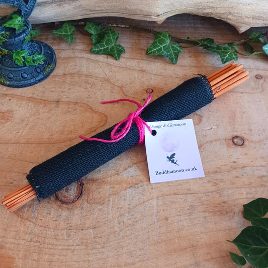 These Orange and Cinnamon incense sticks are full of fragrance. Calming, therapeutic, and ritualistic. The combined scent notes work great to relax and calm down your soul, perfect for evening meditations.