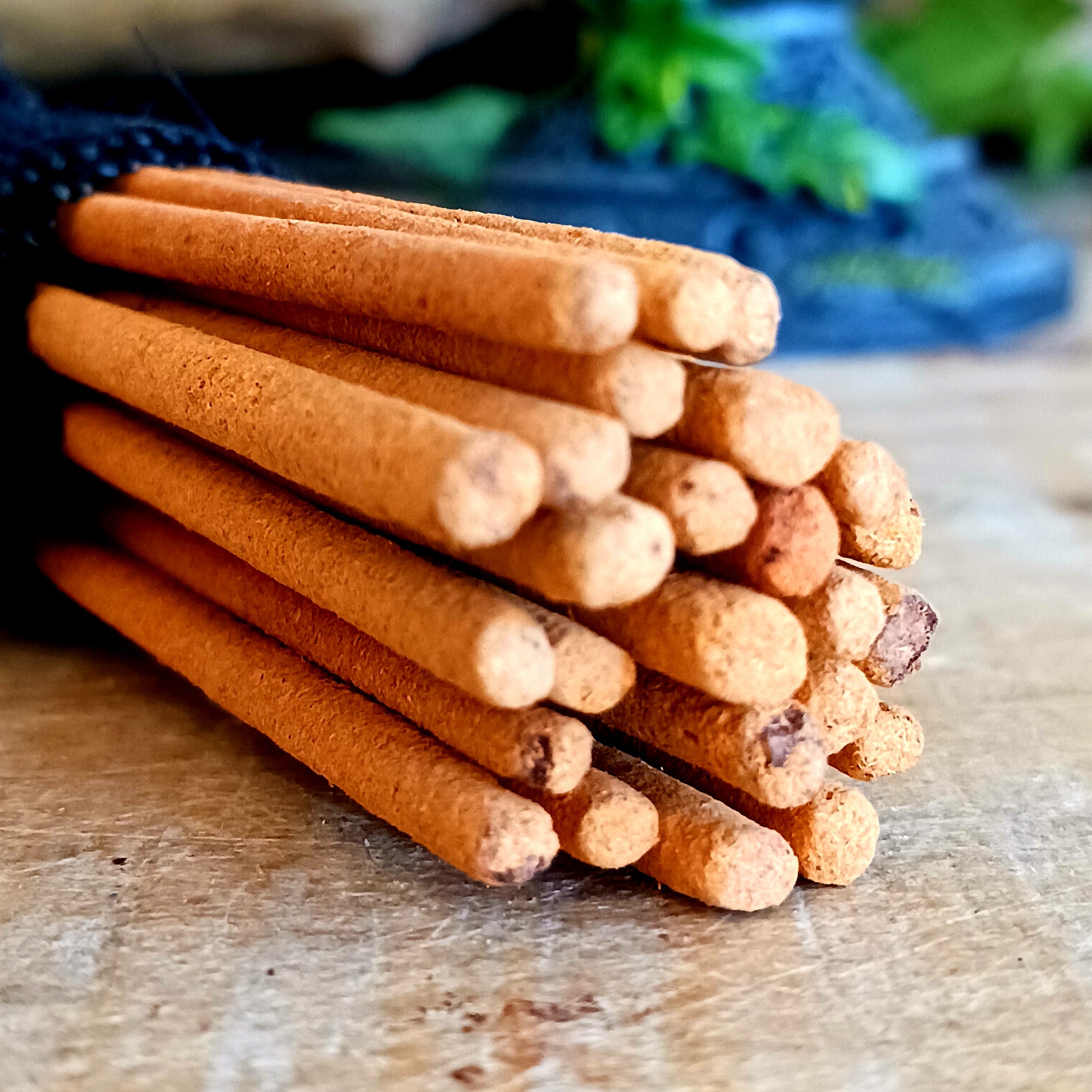 These Orange and Cinnamon incense sticks are full of fragrance.  Calming, therapeutic, and ritualistic. The combined scent notes work great to relax and calm down your soul, perfect for evening meditations.