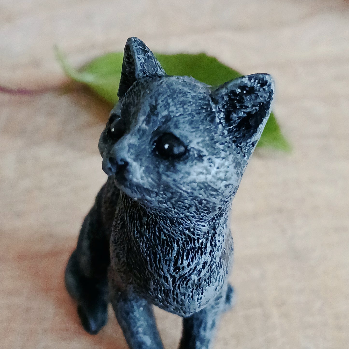 These adorable little Lucky Black Cats come in a mini gift bag. Perfect for giving to loved ones for luck, or to your cat loving friends. They also make cute ornaments for the home.  These cats are made of high quality resin that will last for years.