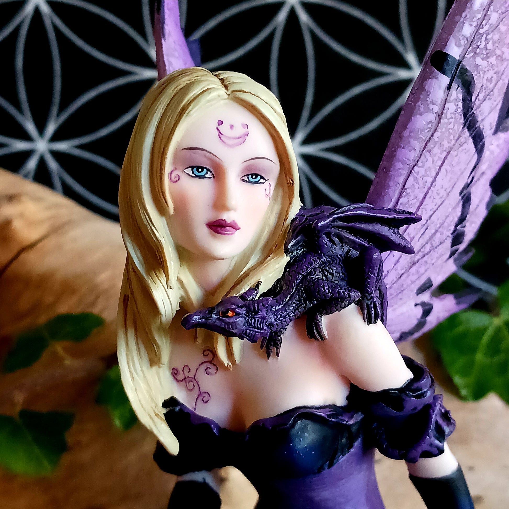 From alternative brand Nemesis Now, this enchanting Amethyst Fairy figurine is hand-painted in stunning detail, and cast in the finest resin.