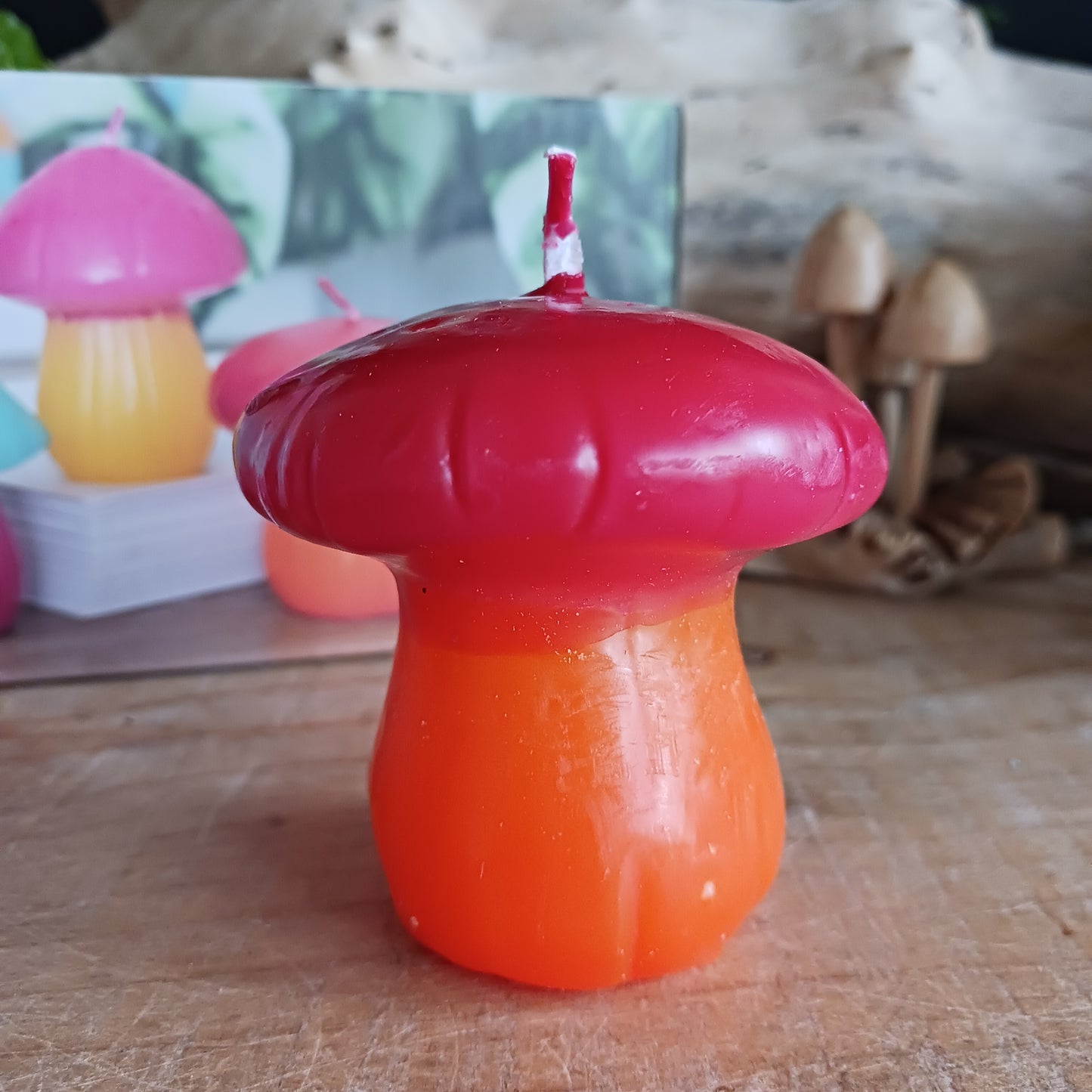 This set of 3 mushroom shaped candles is perfect for adding pops of colour around the home to create a vibrant and distinctive style. Mix and match with any colour scheme as a final finishing touch to any room.