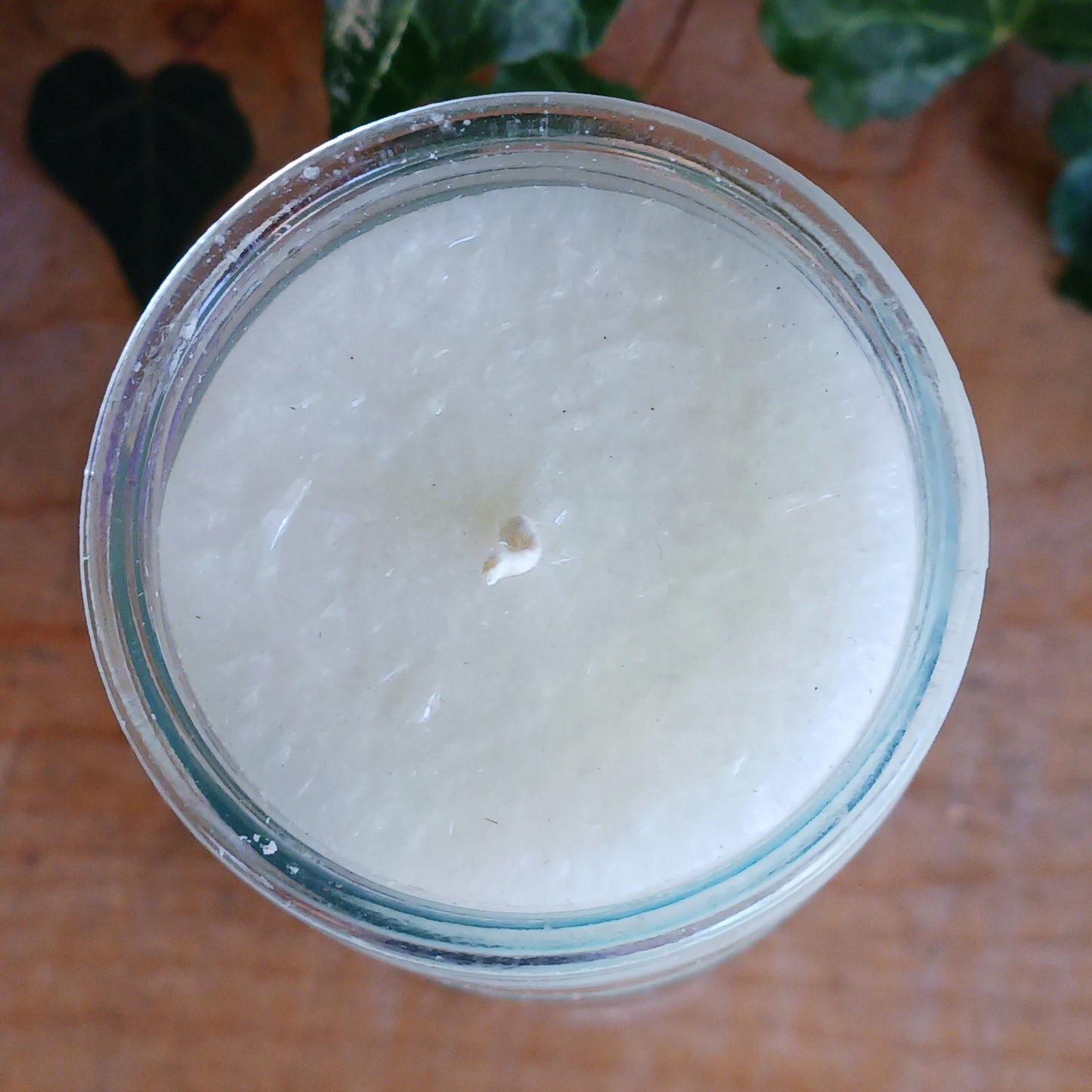 This 100 percent natural candle is specially made to create a Peace and Harmony atmosphere. The white candle is decorated with sharing healing angel energy with a lovely image of Lotus Angel of Love.